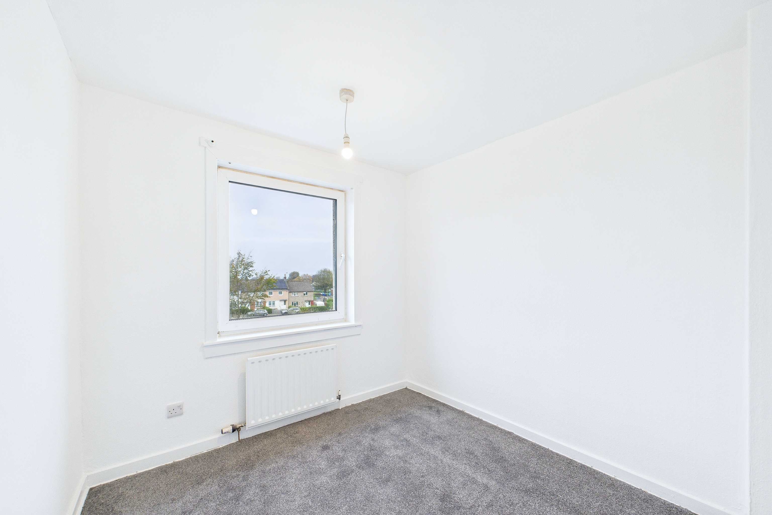 Three Bedroom Top Floor Flat To Let In Johnstone