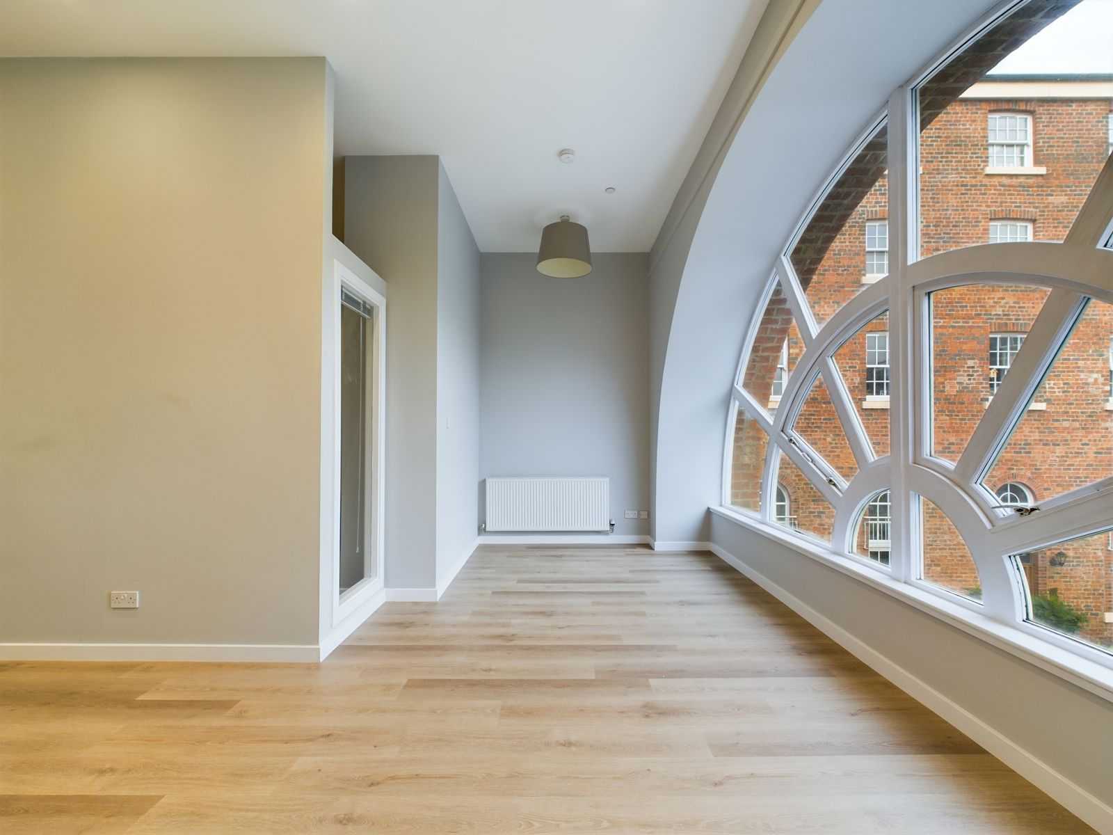 Two Bedroom First Floor Flat To Let Glasgow