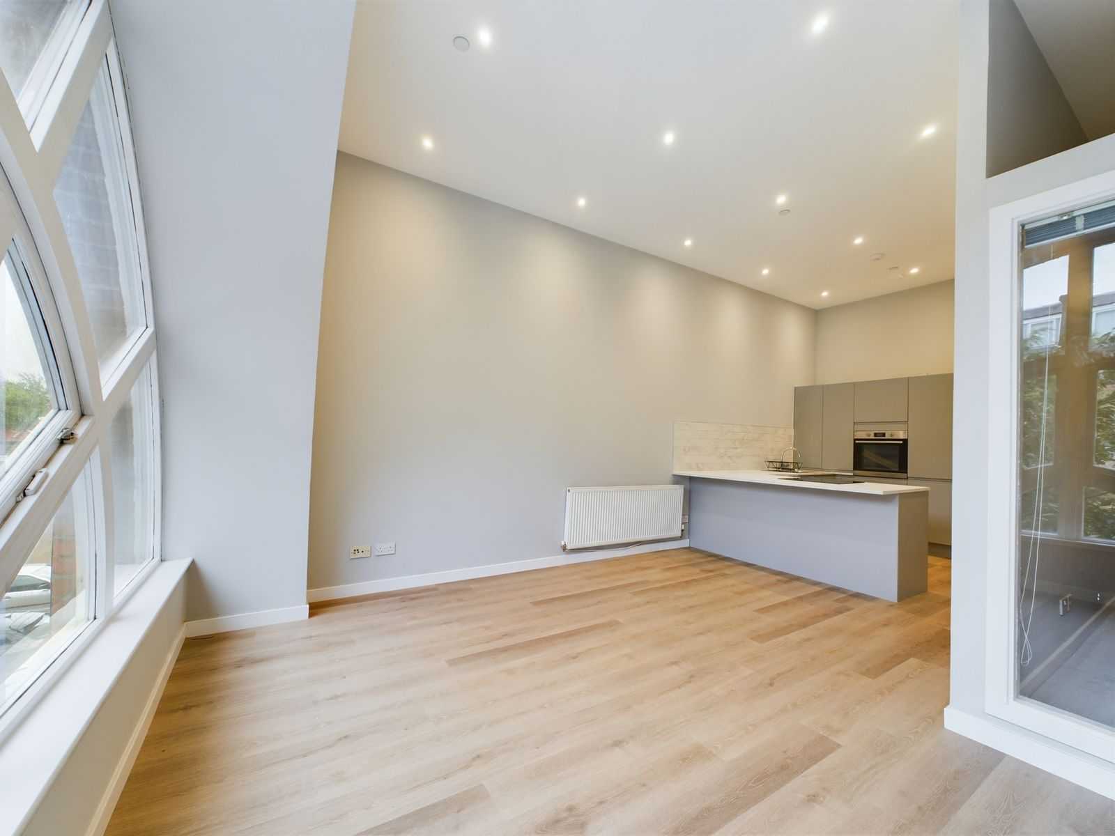 Two Bedroom First Floor Flat To Let Glasgow