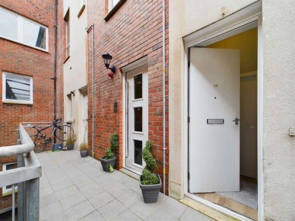 Two Bedroom First Floor Flat To Let Glasgow