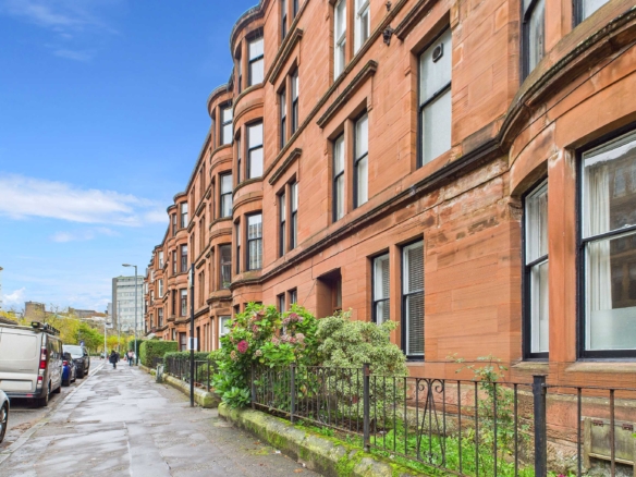 Three Bedroom Ground Floor Tenement Flat To Let In Hillhead