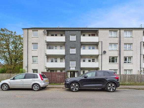 Three Bedroom Top Floor Flat To Let In Johnstone
