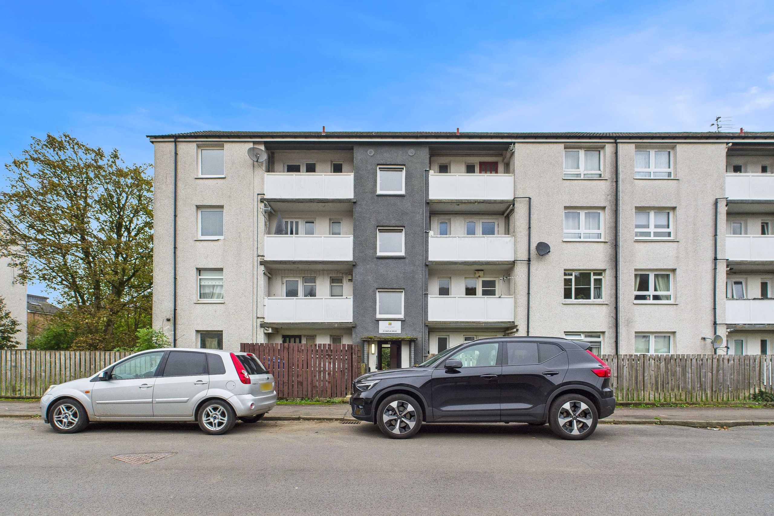 Three Bedroom Top Floor Flat To Let In Johnstone