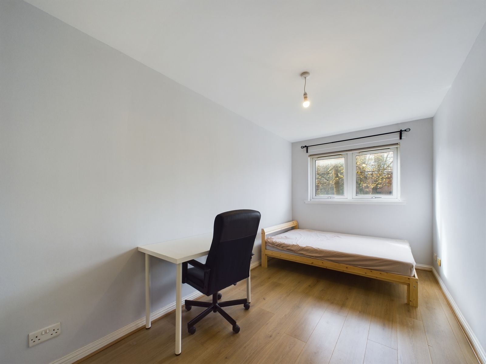 Two Bedroom Ground Floor Flat To Let In Port Dundas