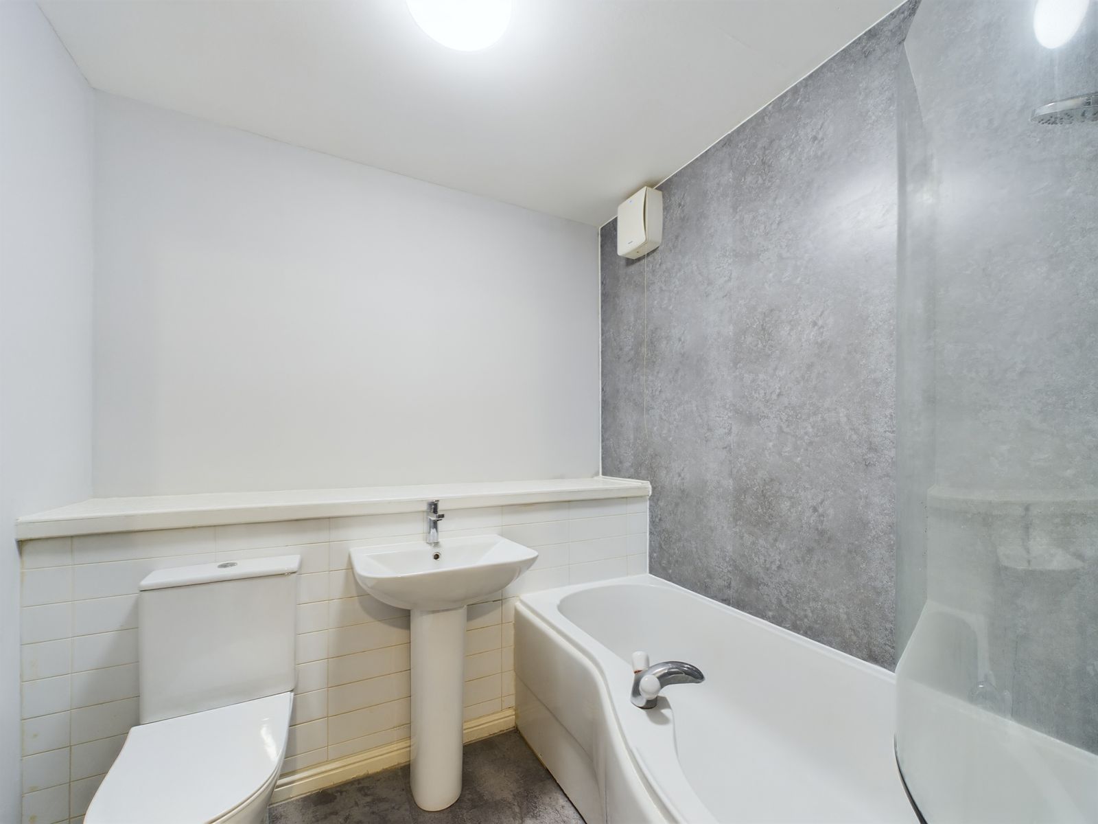 Two Bedroom Ground Floor Flat To Let In Port Dundas