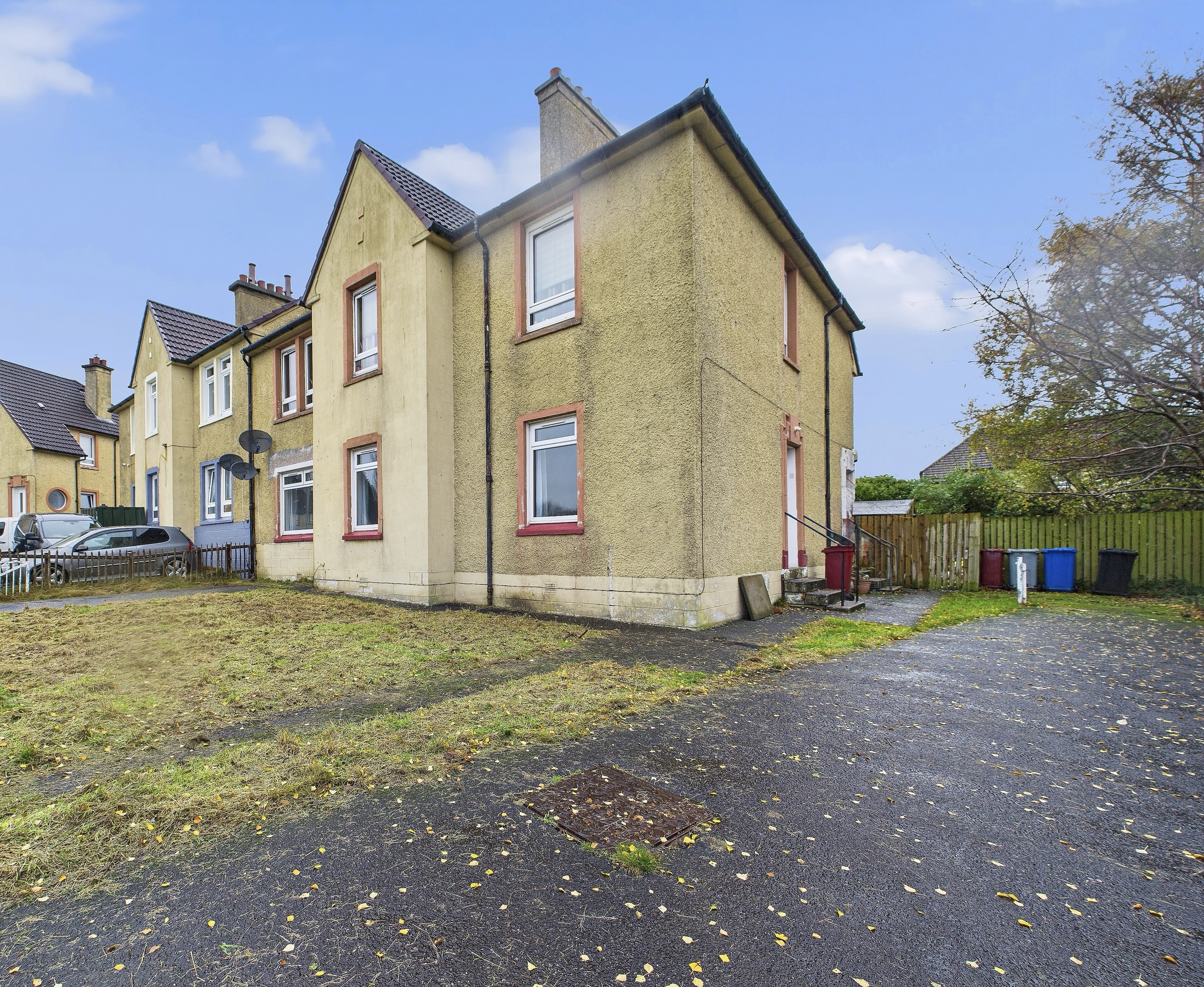 6 Croftpark Crescent – Exterior 3 Bedroom Cottage Flat to Let Blantyre