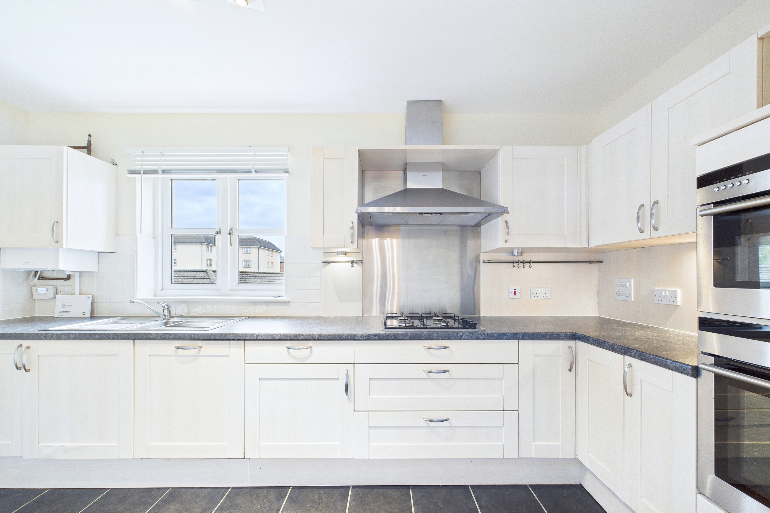 three bedroom flat to rent