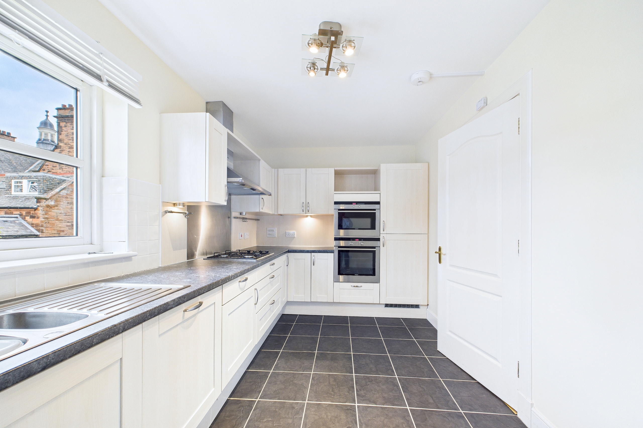 three bedroom flat to rent