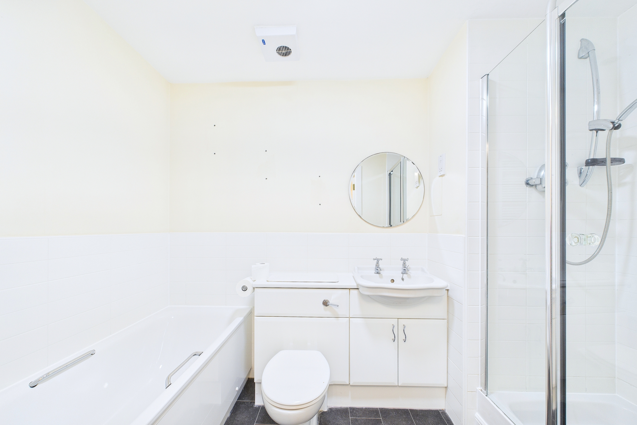 three bedroom flat to rent