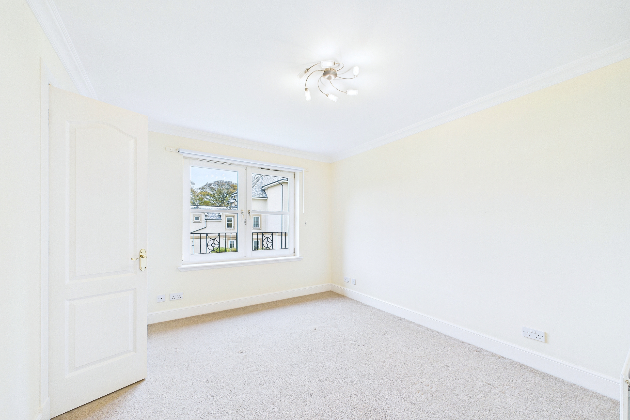 three bedroom flat to rent