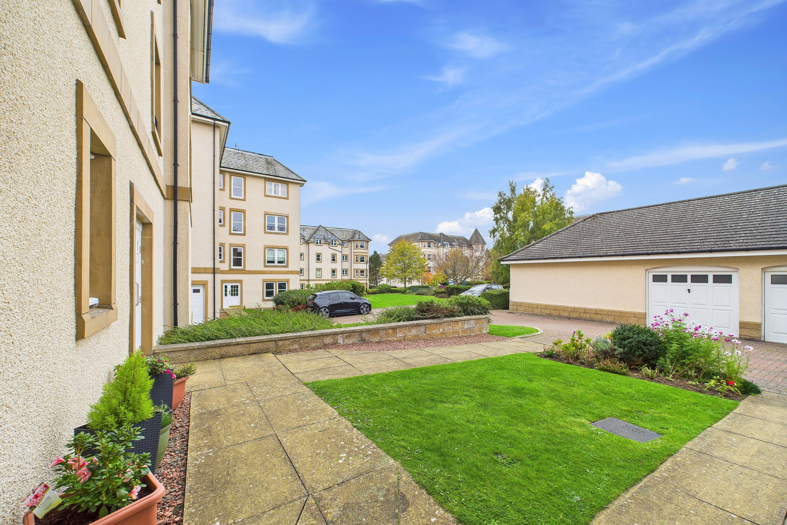 three bedroom flat to rent