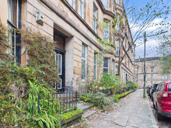 three bed flat to rent