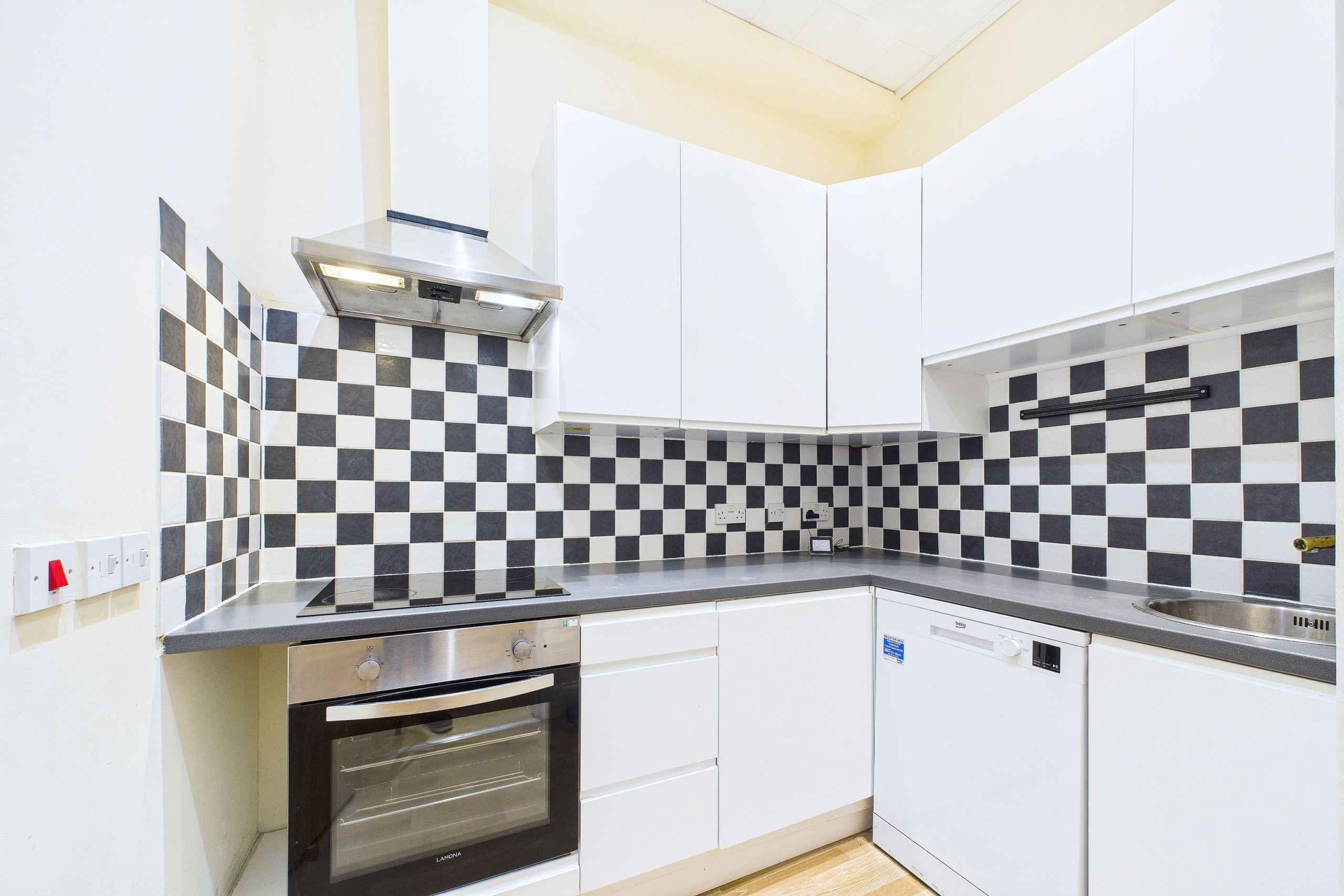 three bed flat to rent