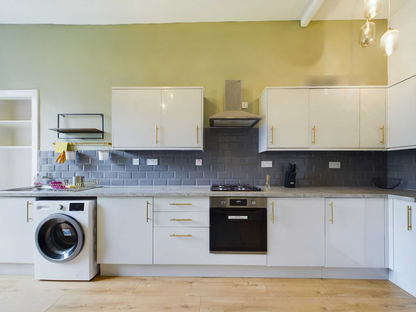 kitchen 1 Two Bedroom First Floor Flat To Let In Shawlands