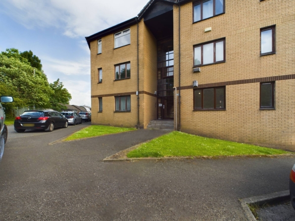 two bedroom flat to let in springburn