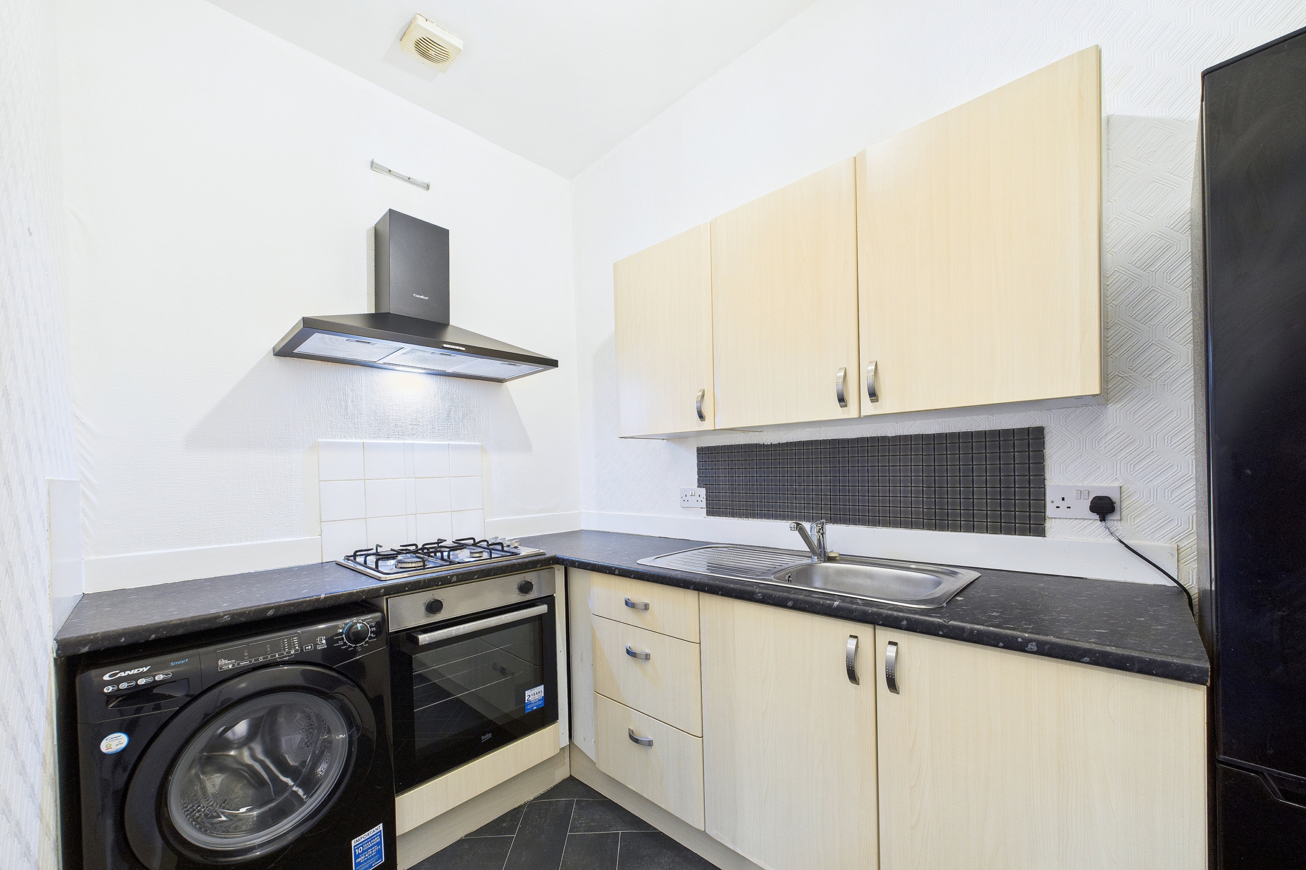 holmlea-street-kitchen traditional one bedroom flat to let