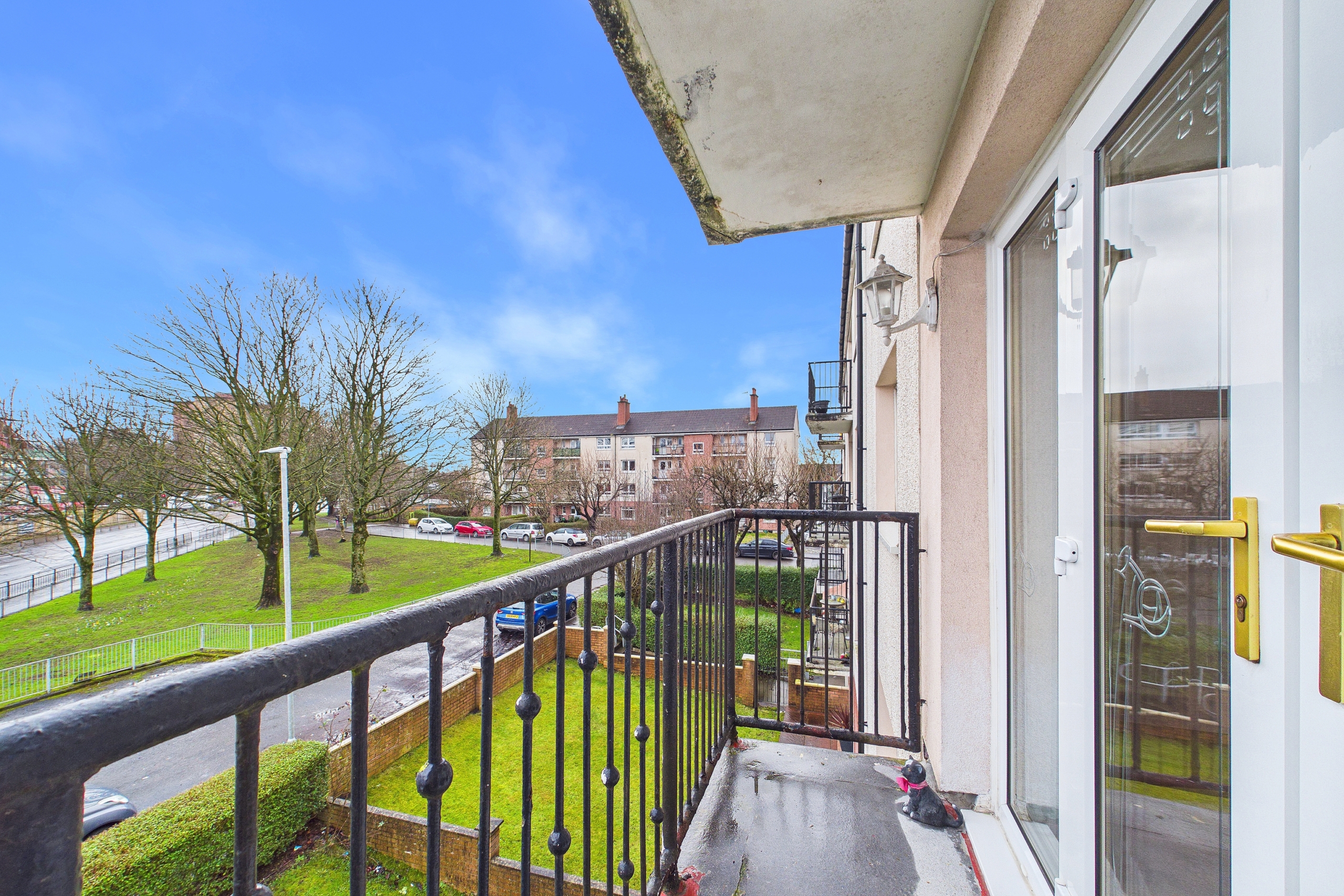 three bedroom to let in Toryglen, Glasgow