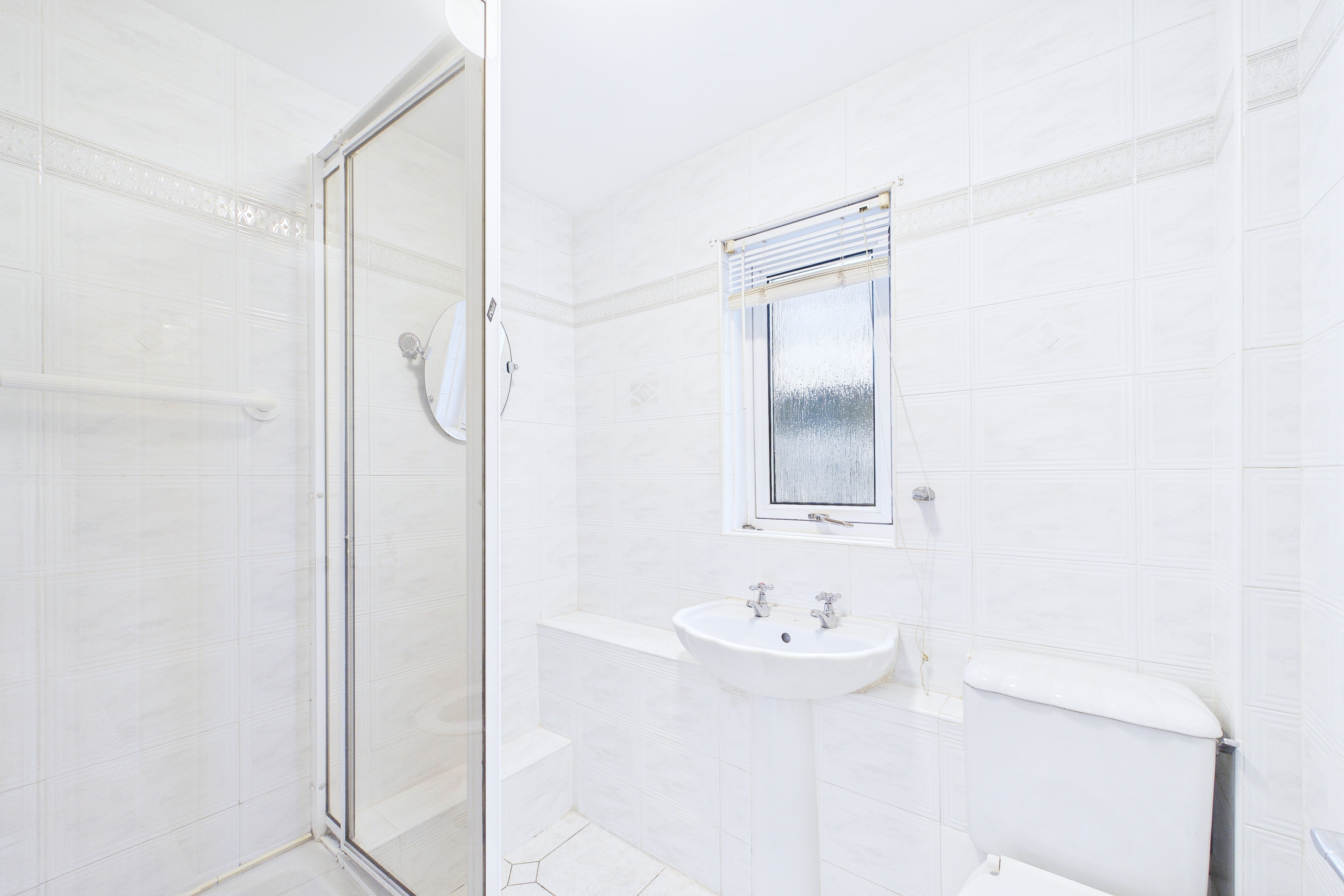 three bedroom to let in Toryglen, Glasgow