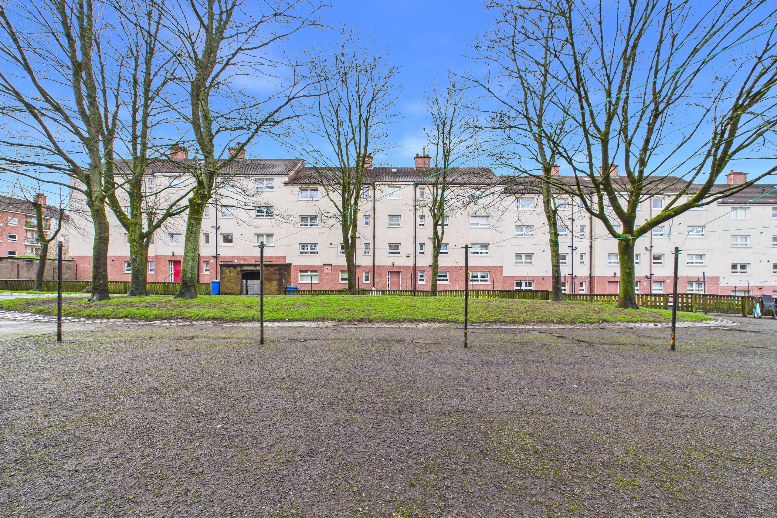 three bedroom to let in Toryglen, Glasgow