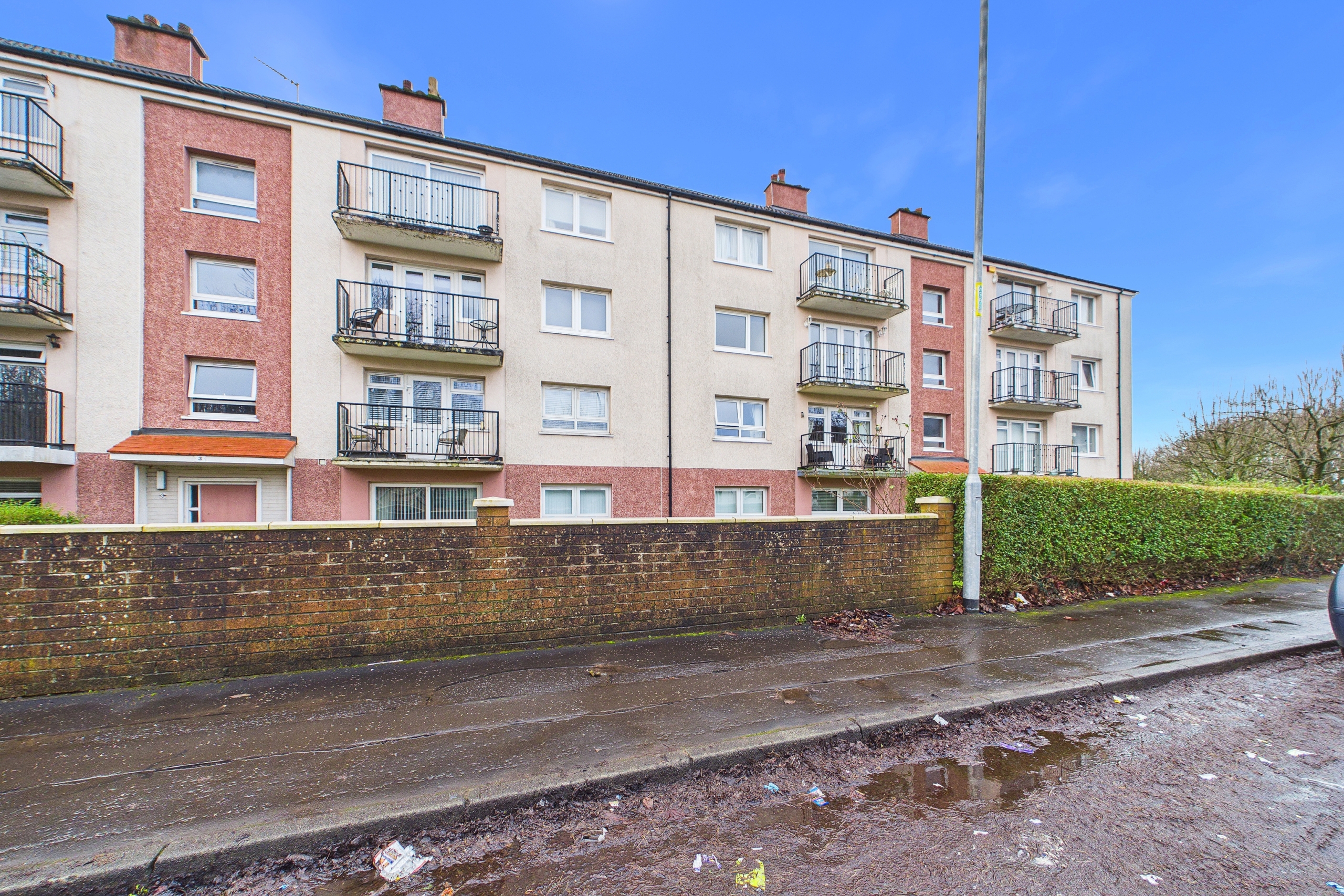 three bedroom to let in Toryglen, Glasgow