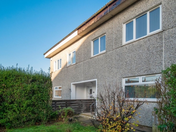 four bedroom semi detached property to let