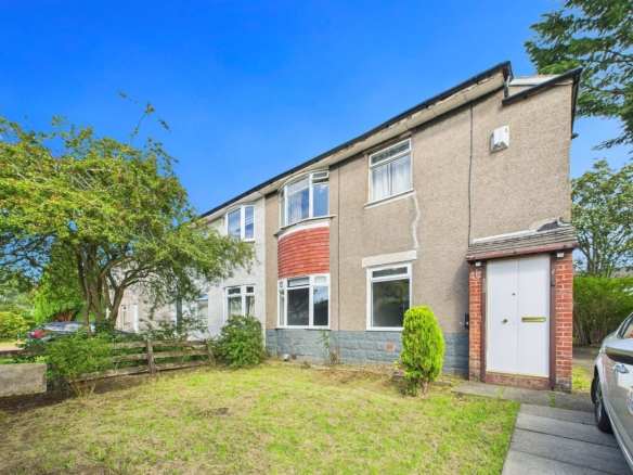 three bedroom lower cottage flat to let