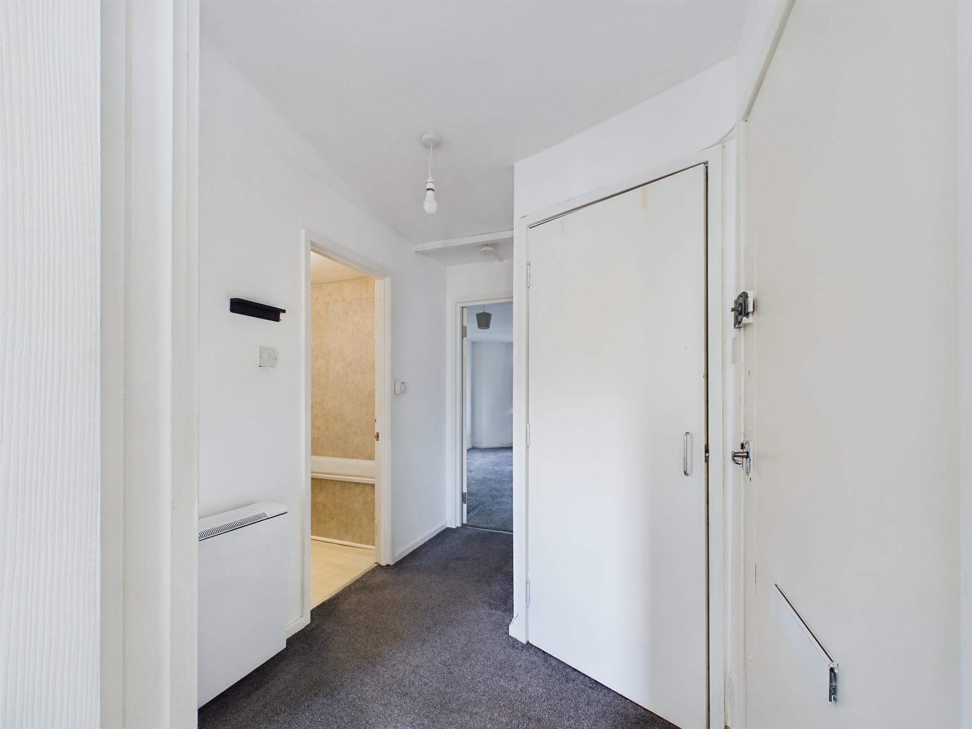 two bed flat available in kinning park