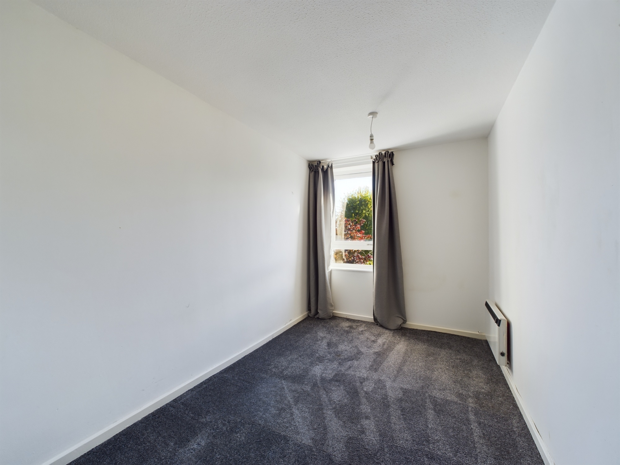 two bed flat available in kinning park