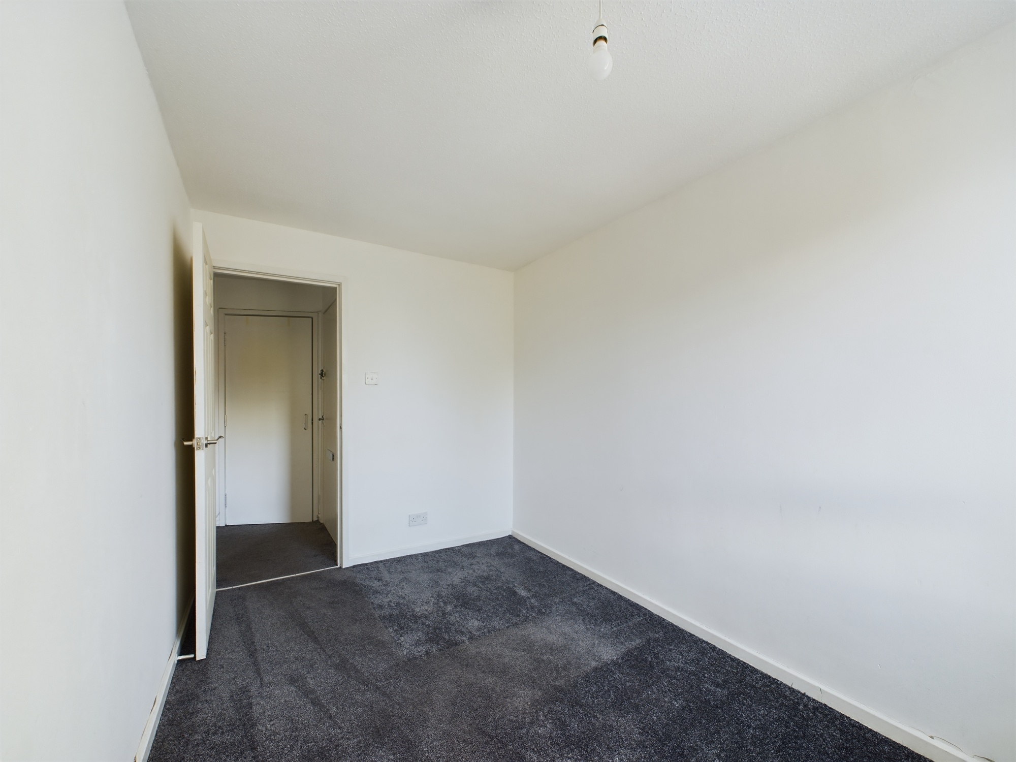 two bed flat available in kinning park