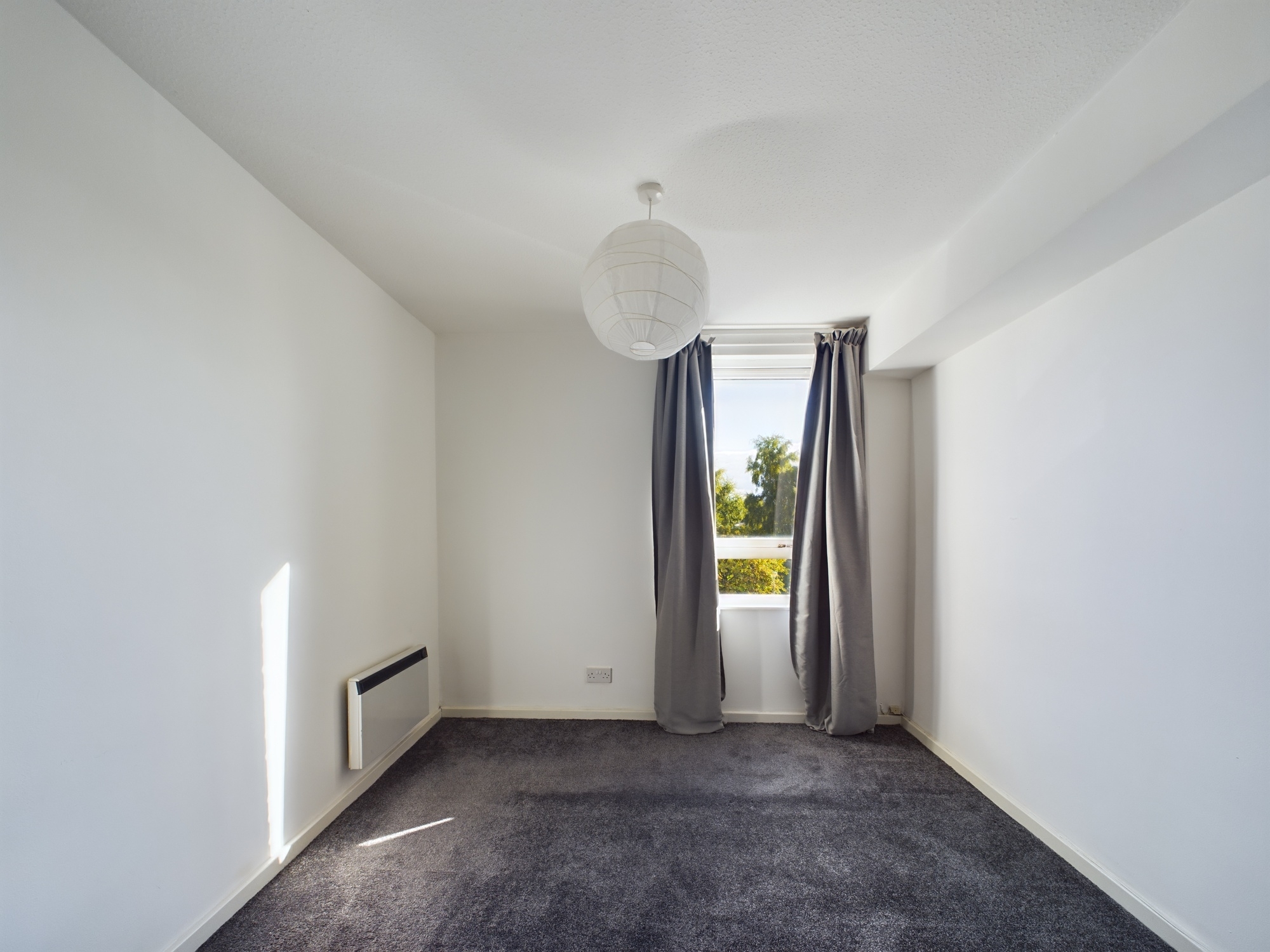 two bed flat available in kinning park