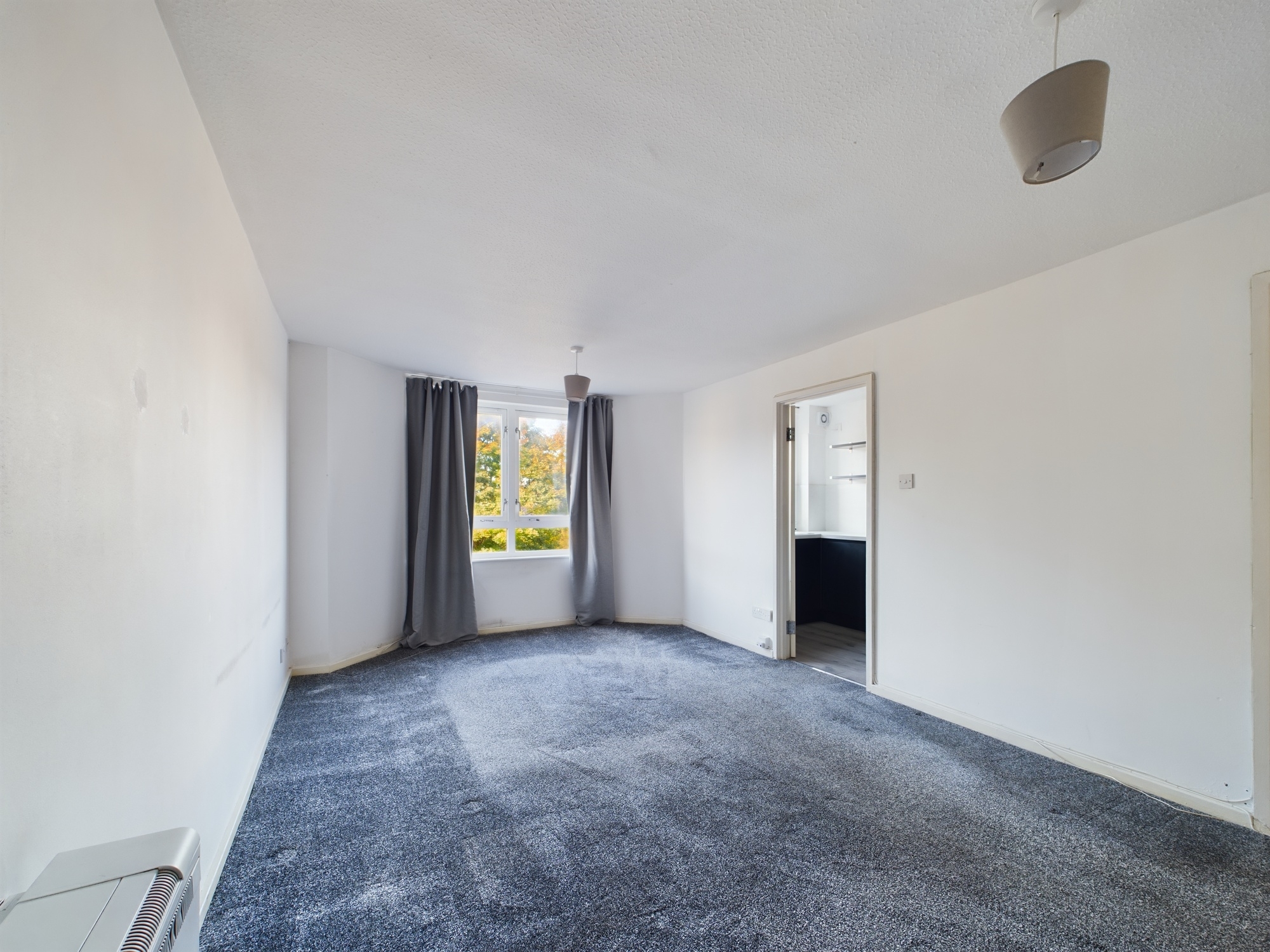 two bed flat available in kinning park
