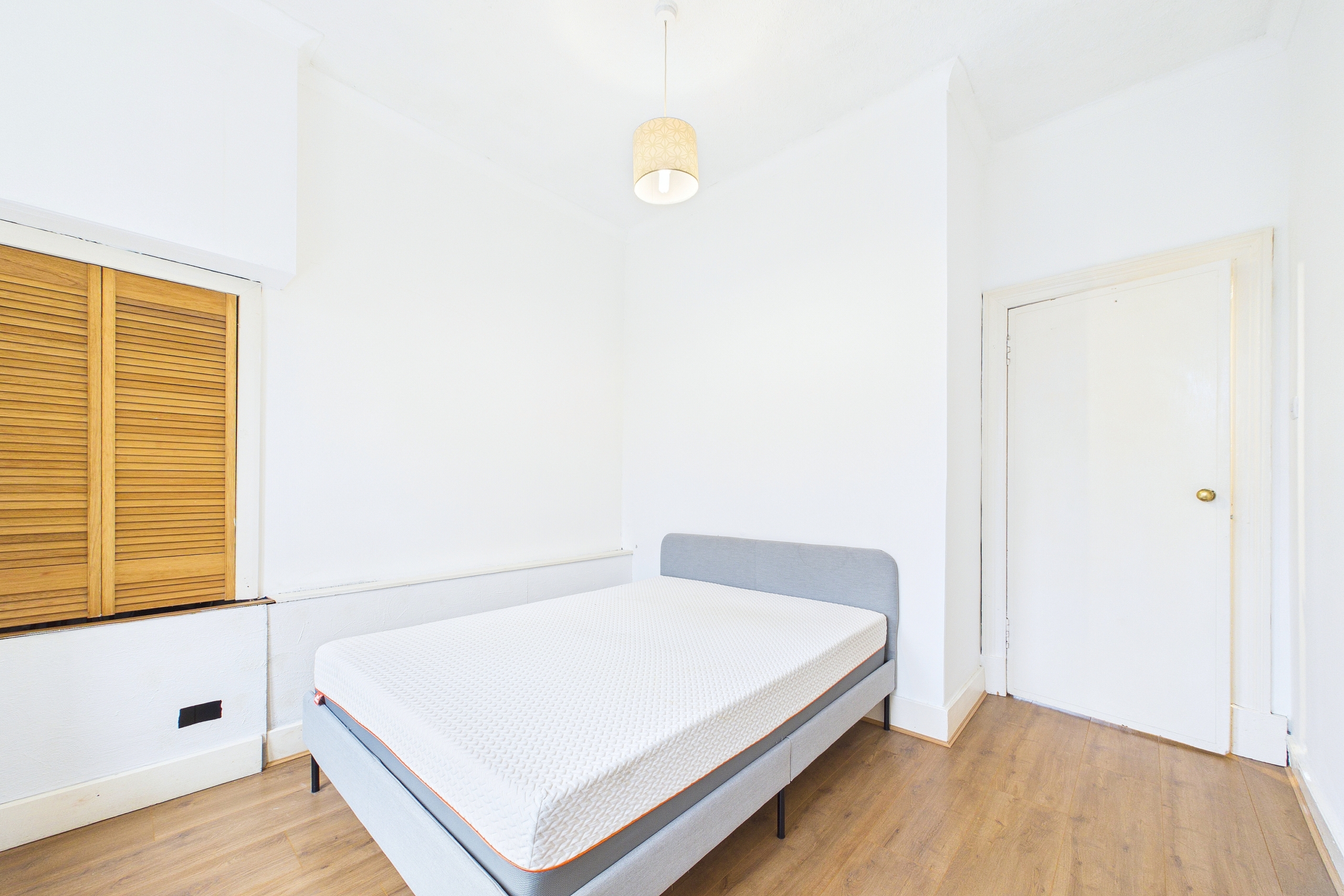 1242-cathcart-road-bedroom traditional one bedroom flat to let