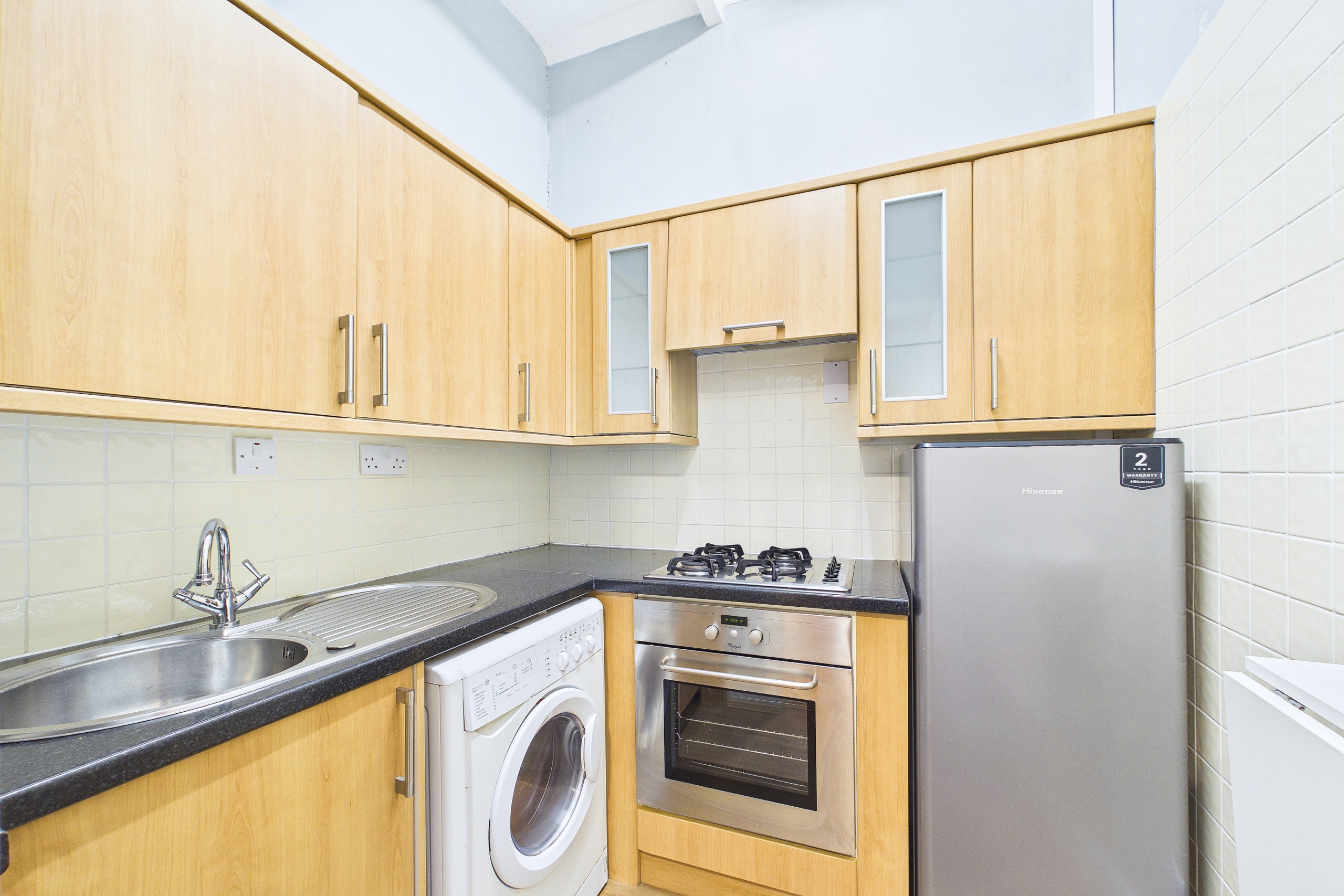 1242-cathcart-road-kitchen traditional one bedroom flat to let