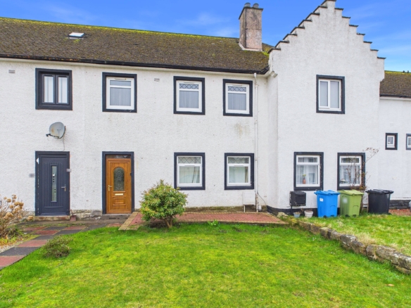 three bedroom mid terraced house in Newton Mearns, Glasgow