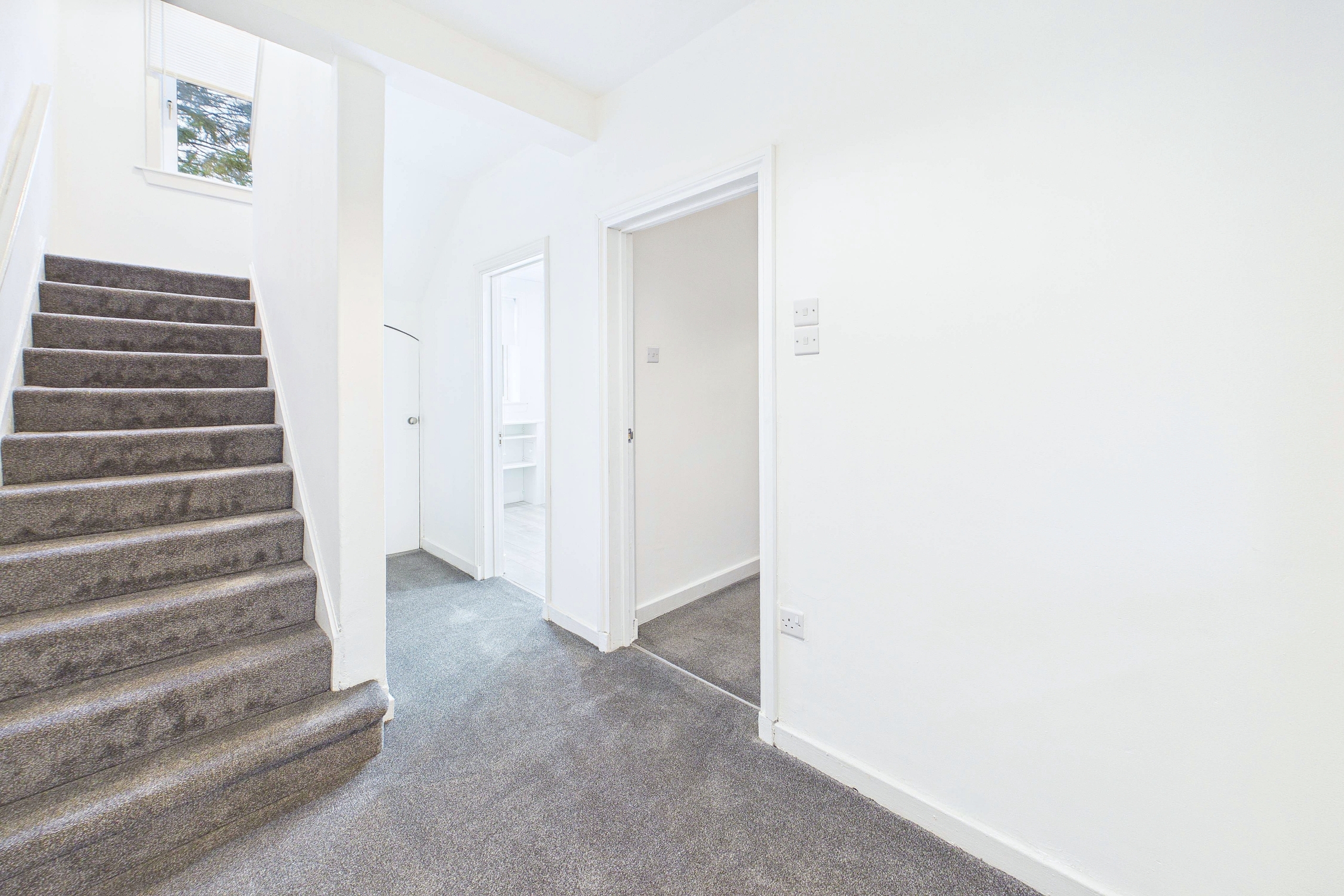 three bedroom mid terraced house in Newton Mearns, Glasgow