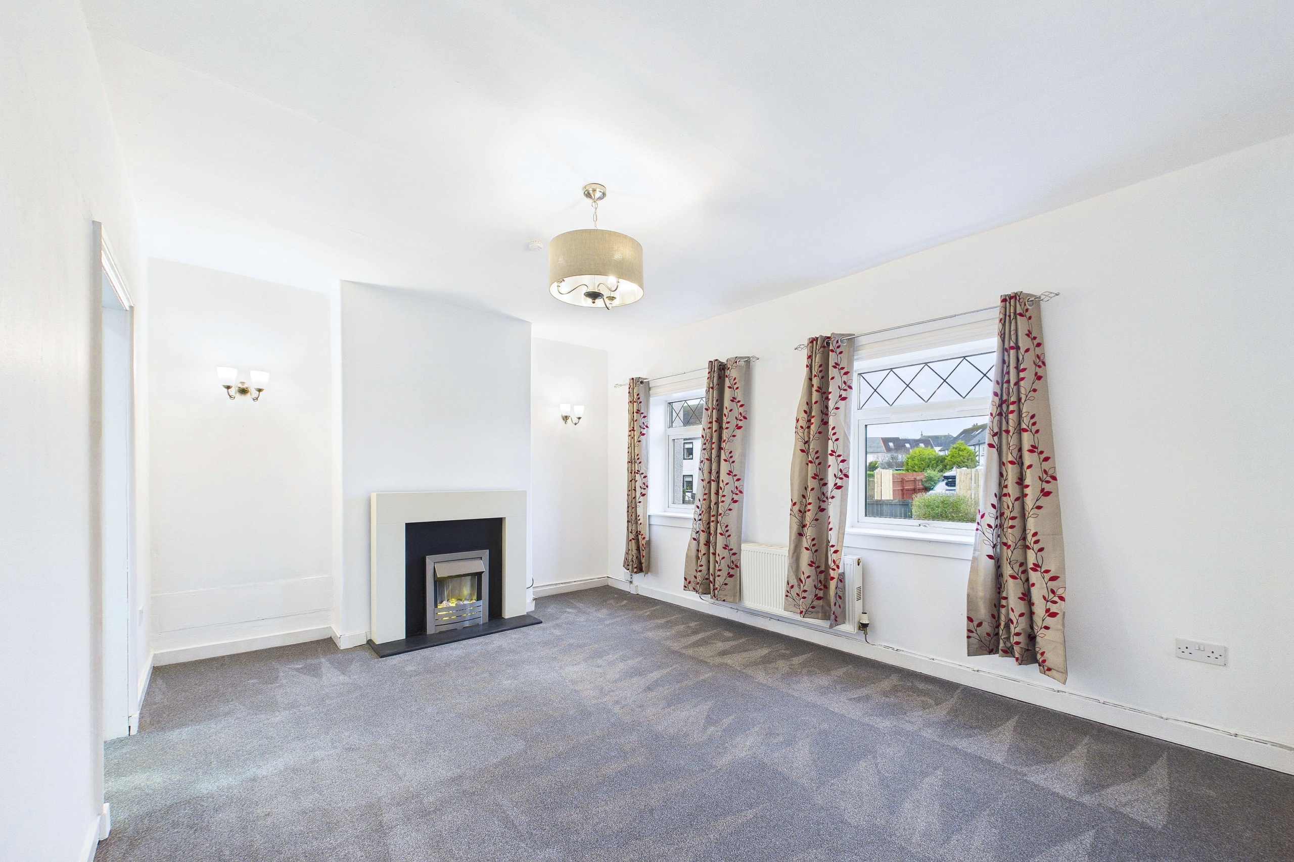 three bedroom mid terraced house in Newton Mearns, Glasgow