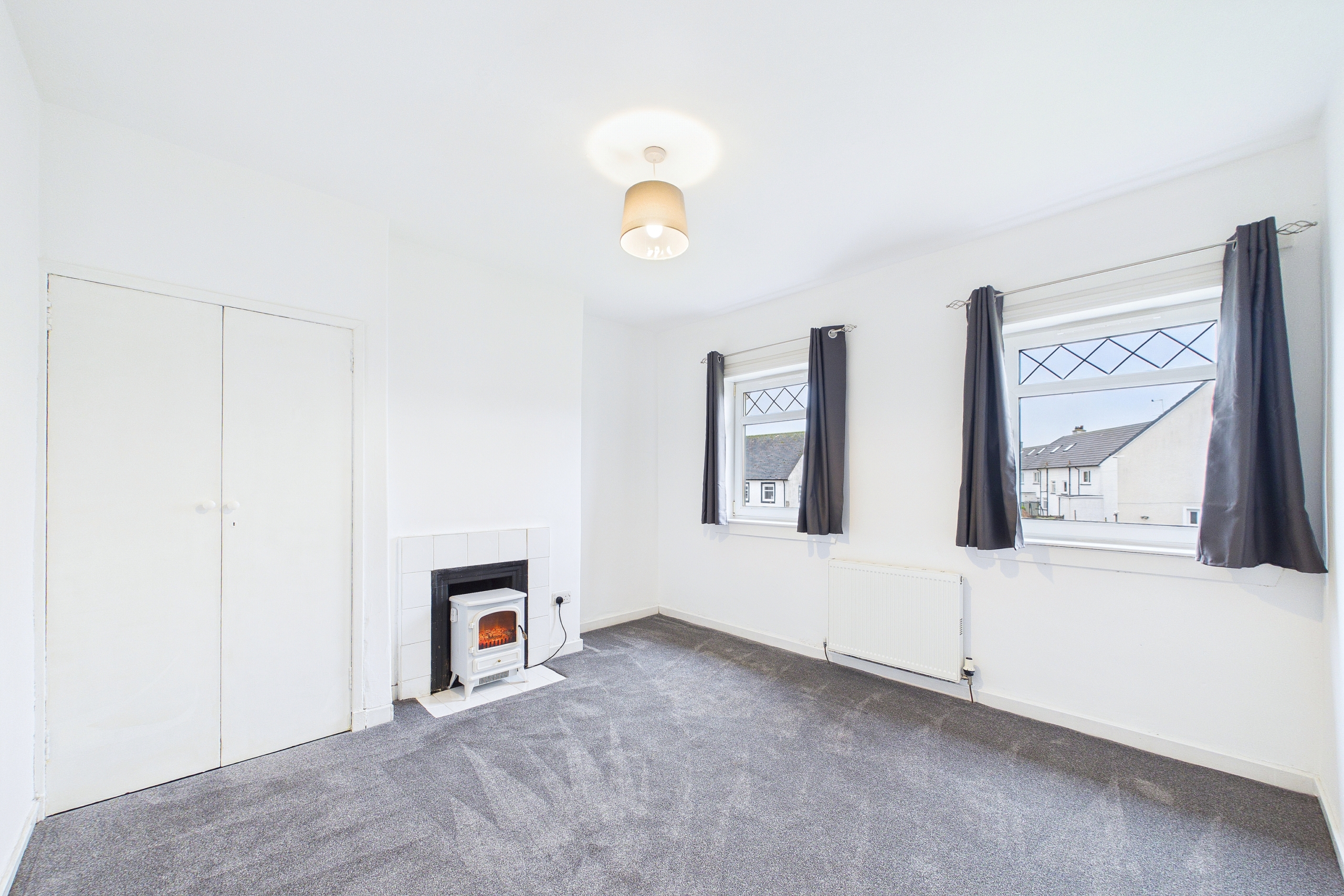 three bedroom mid terraced house in Newton Mearns, Glasgow