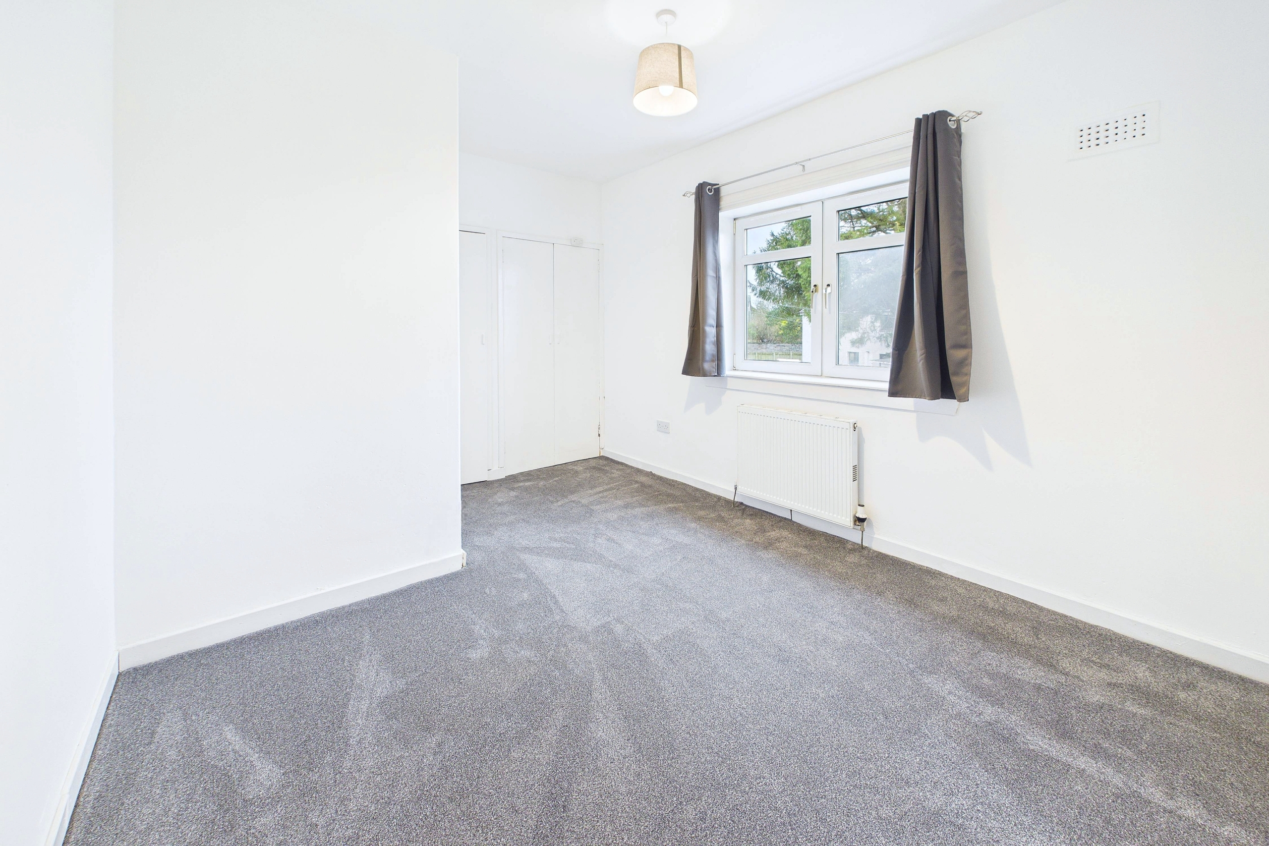 three bedroom mid terraced house in Newton Mearns, Glasgow