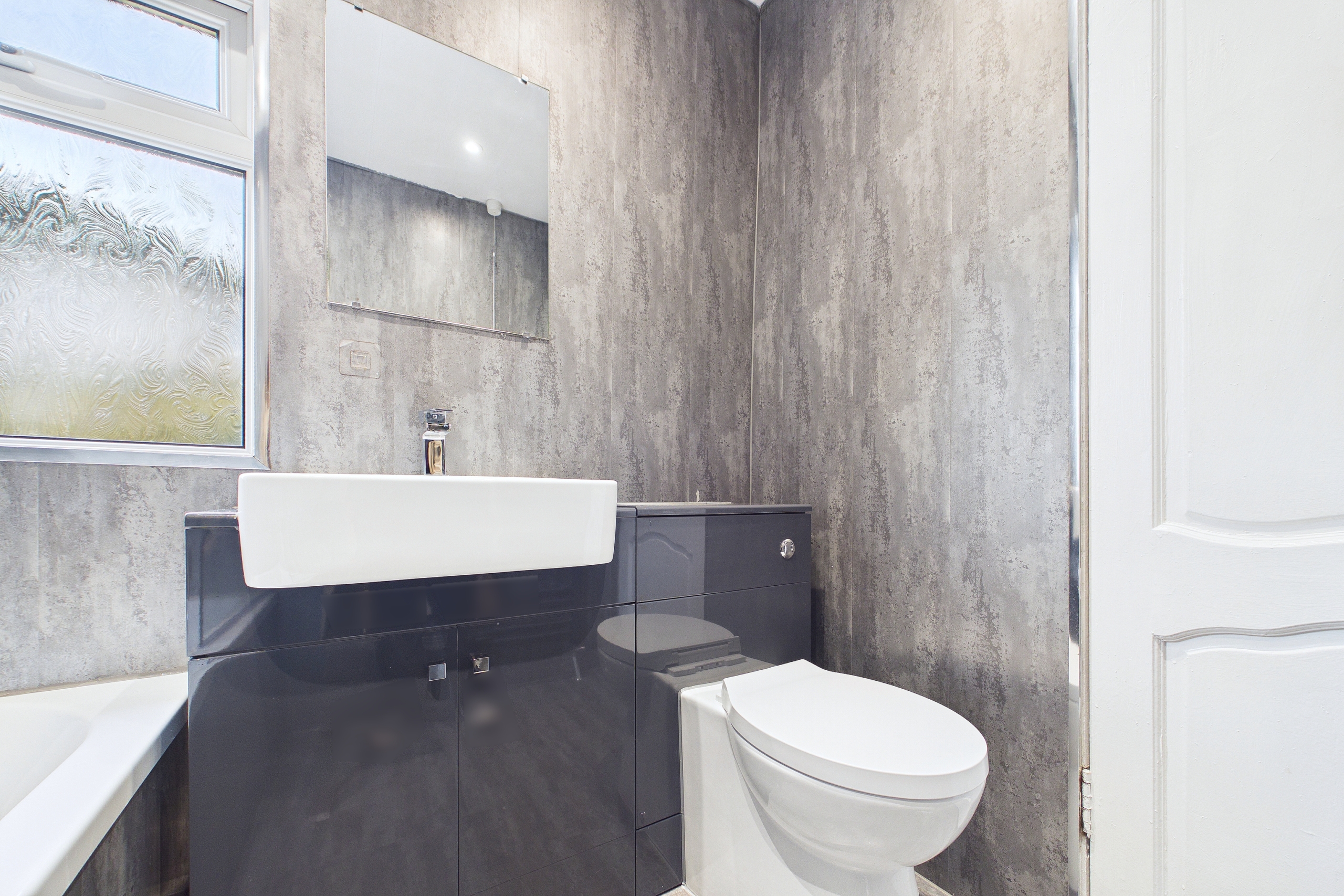 Three bedroom ground-floor flat to let in Burnfoot Drive, Paisley