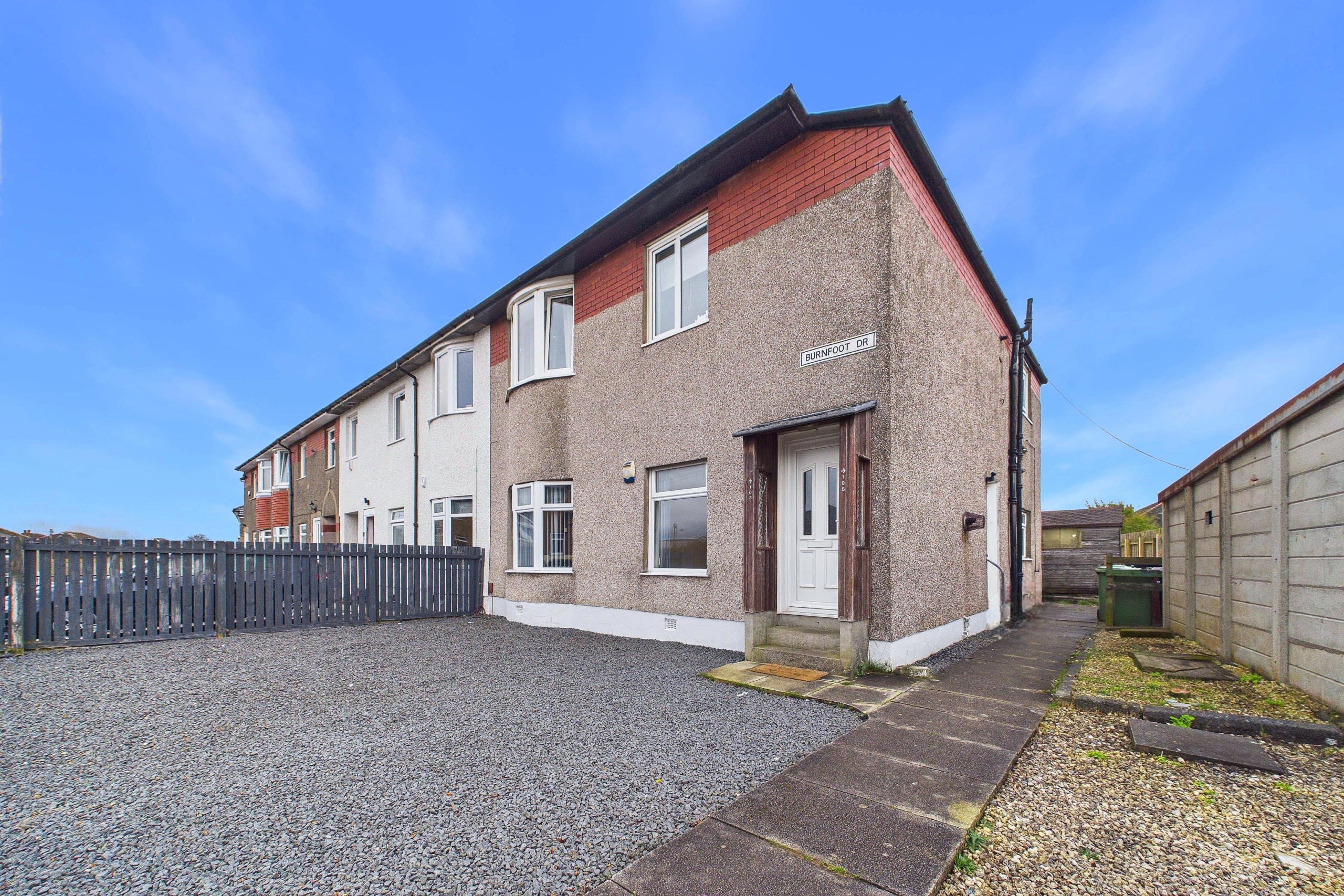 Three bedroom ground-floor flat to let in Burnfoot Drive, Paisley