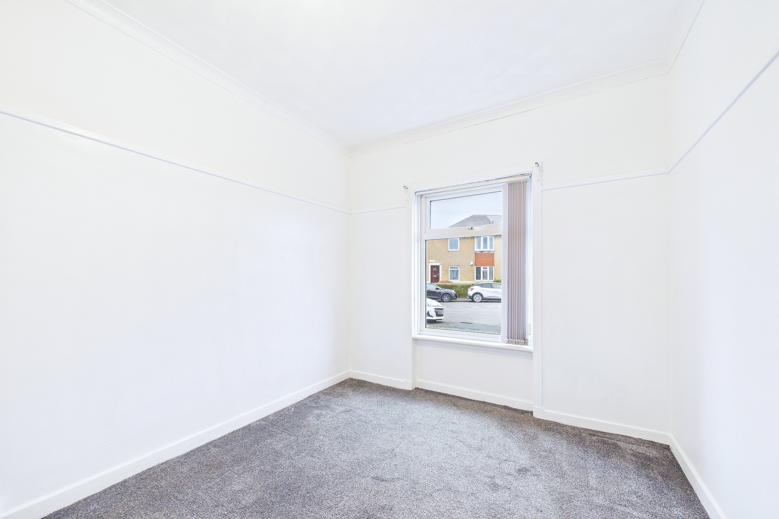 Three bedroom ground-floor flat to let in Burnfoot Drive, Paisley