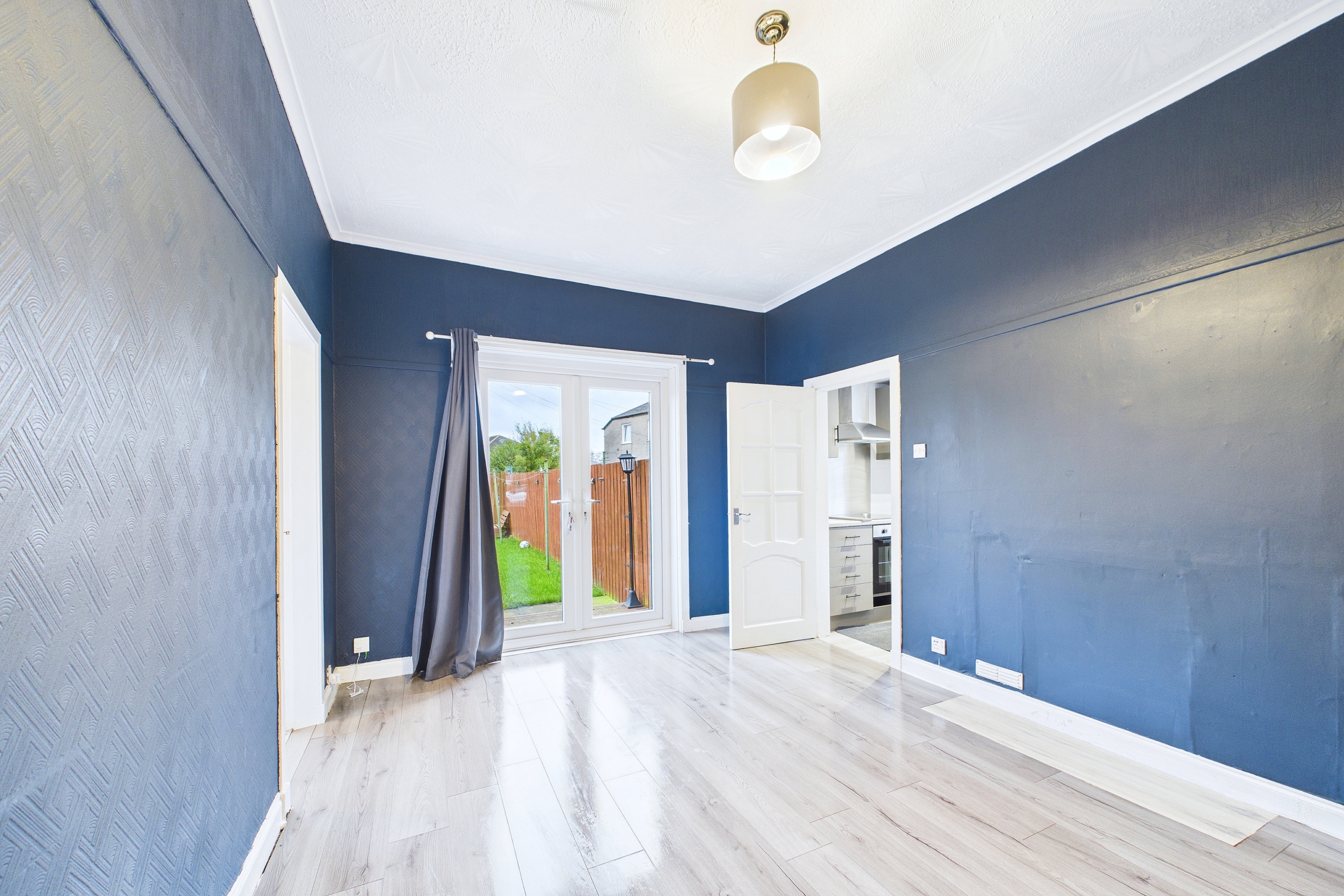 Three bedroom ground-floor flat to let in Burnfoot Drive, Paisley