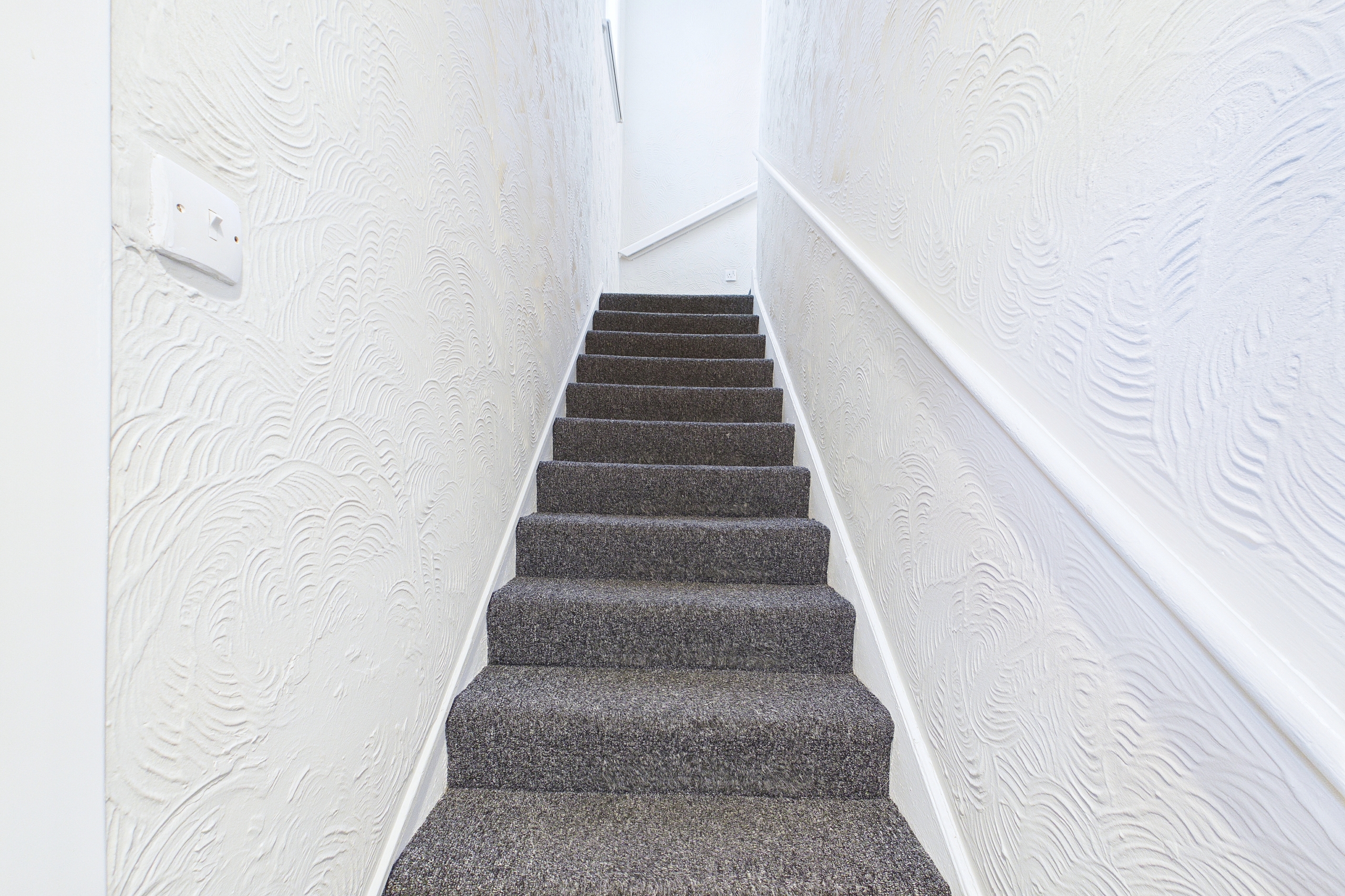 Two bedroom upper cottage flat in Paisley, Glasgow