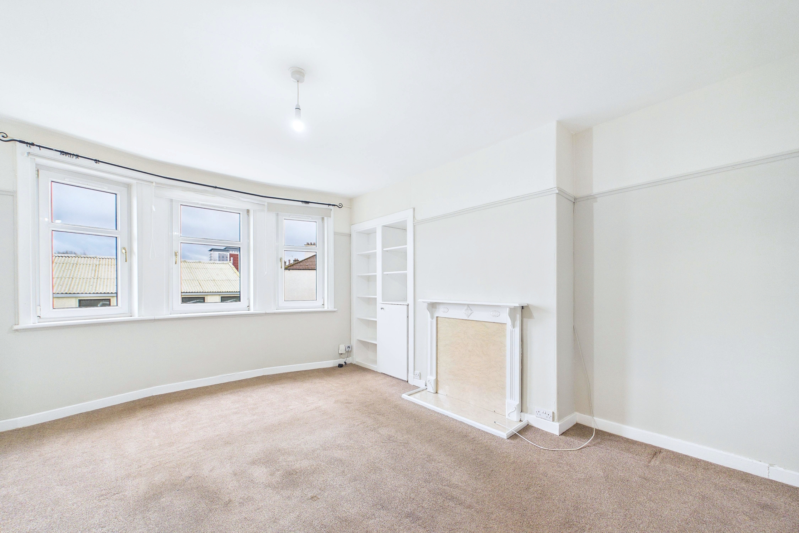 Two bedroom upper cottage flat in Paisley, Glasgow