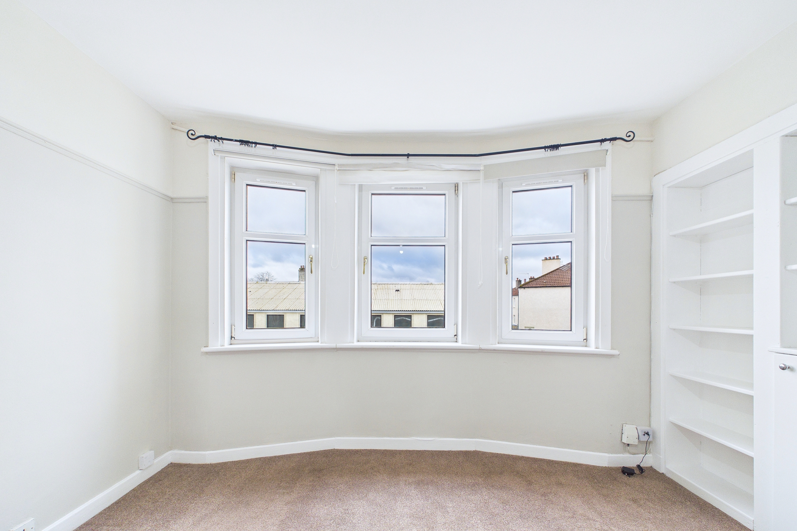 Two bedroom upper cottage flat in Paisley, Glasgow