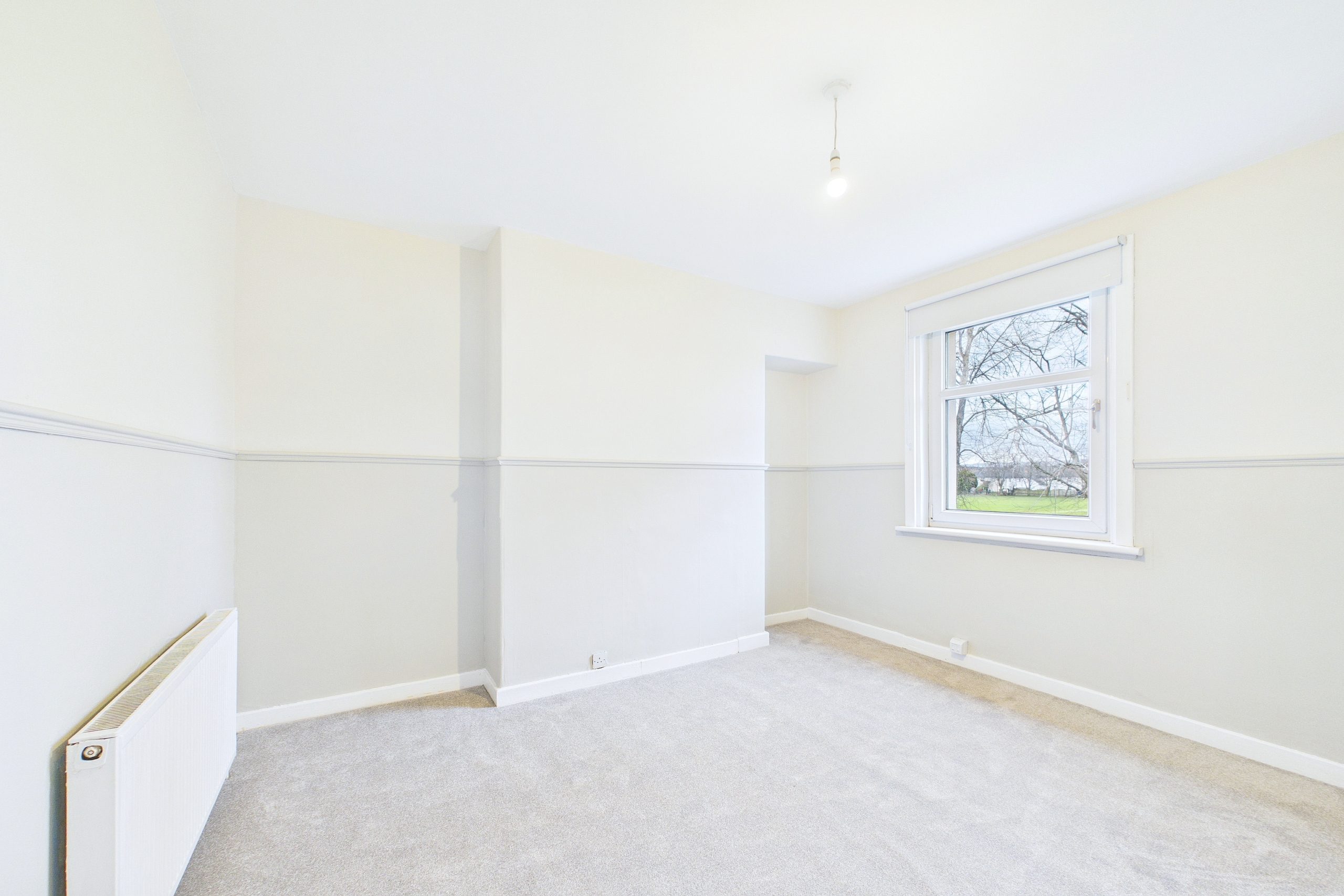 Two bedroom upper cottage flat in Paisley, Glasgow