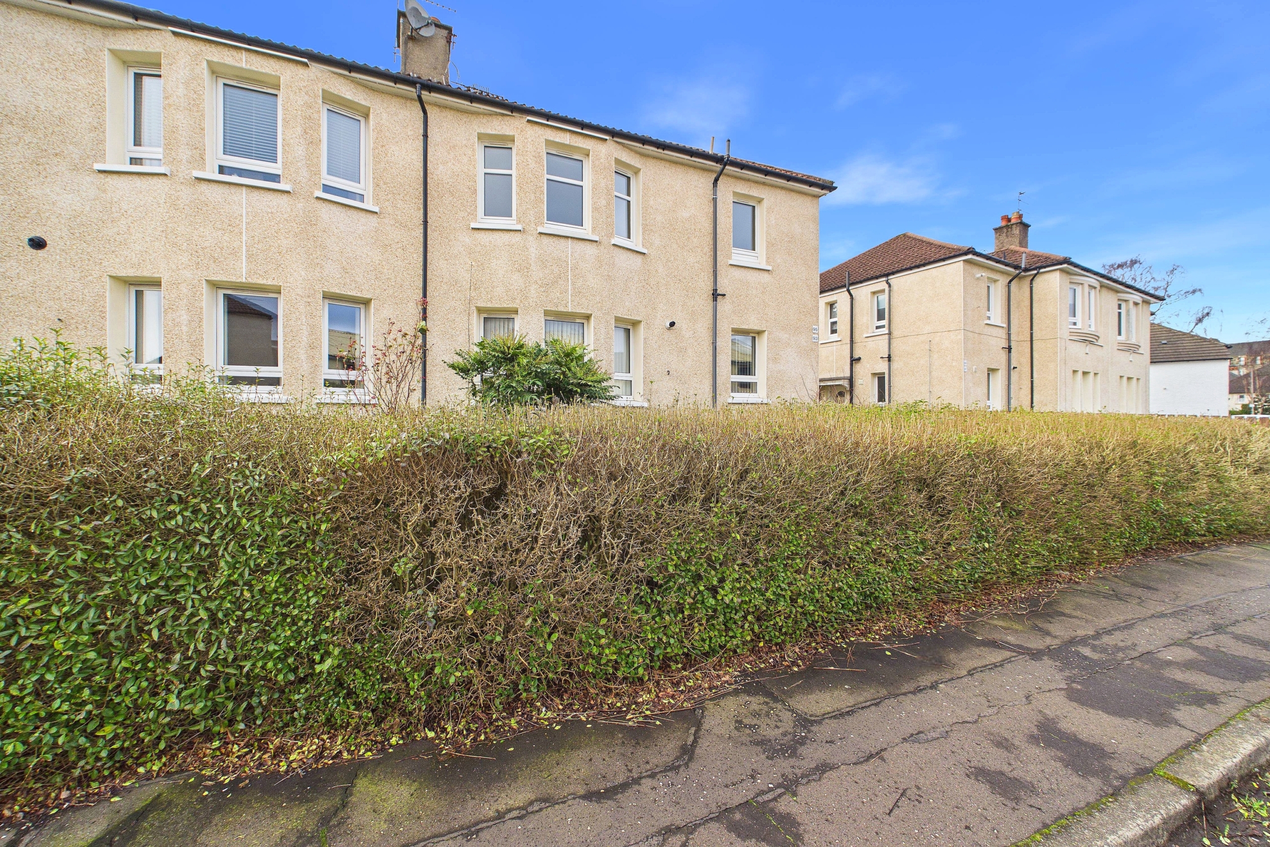 Two bedroom upper cottage flat in Paisley, Glasgow