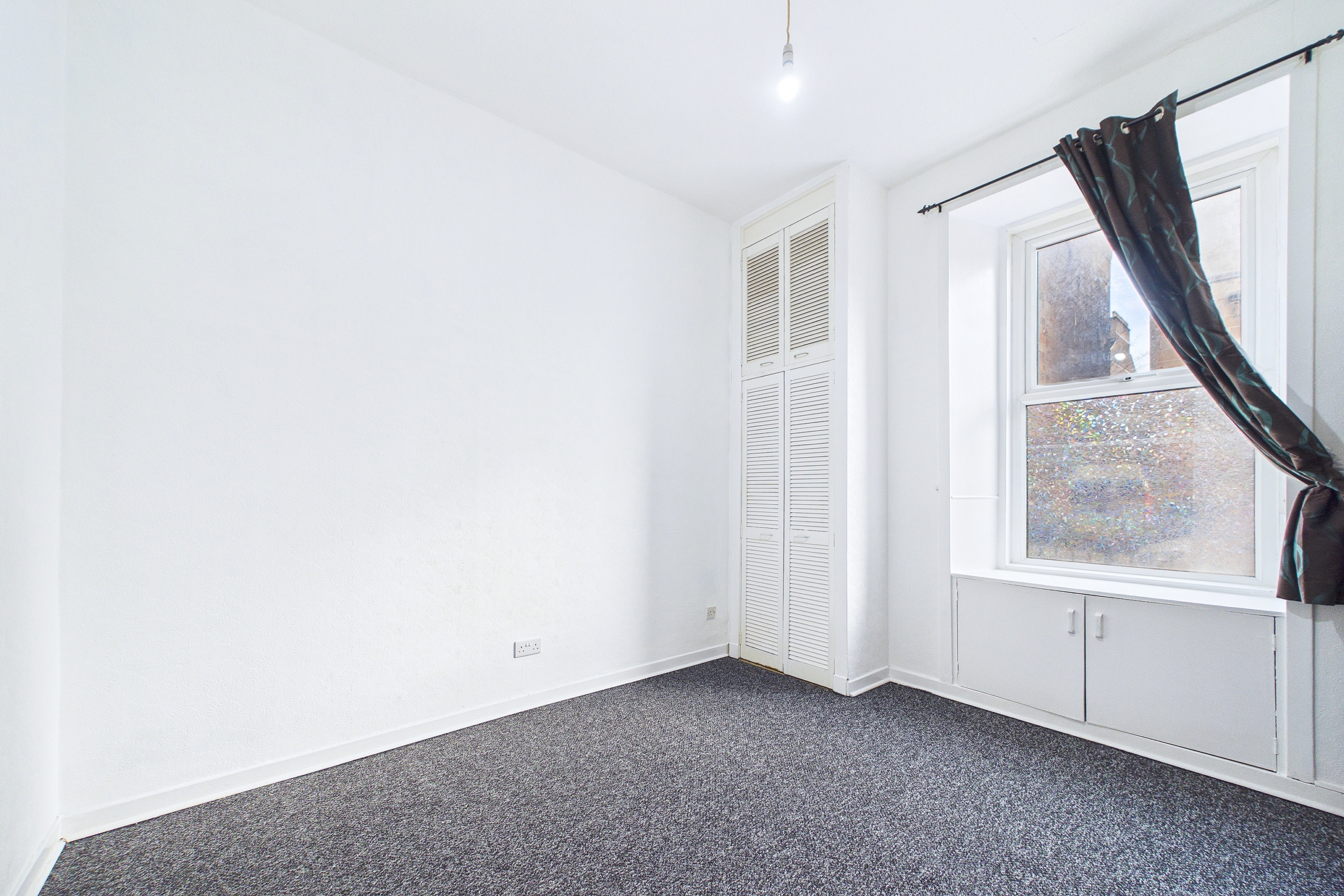 traditional two bedroom flat to let in Govanhill, Glasgow