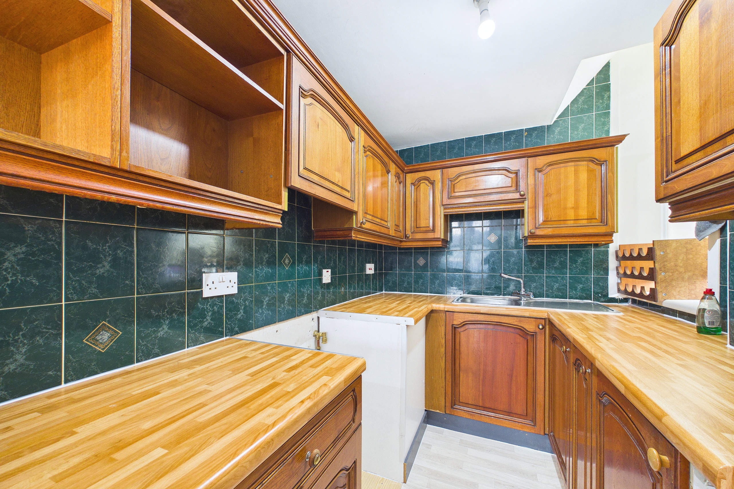 traditional two bedroom flat to let in Govanhill, Glasgow