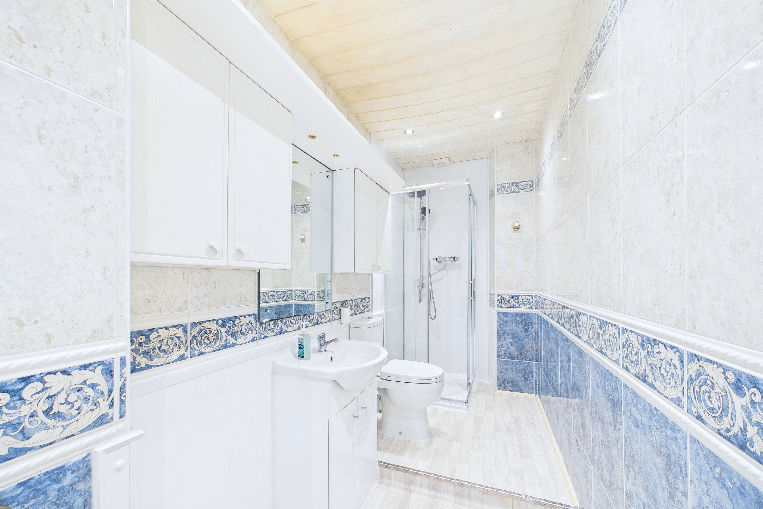 traditional two bedroom flat to let in Govanhill, Glasgow